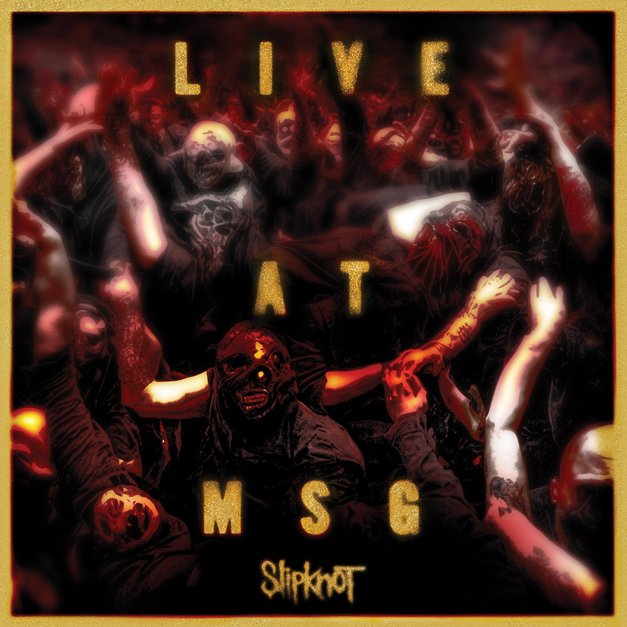 Copertina dell'album con molte persone e un uomo mascherato al centro. Testo oro: 'LIVE AT MSG' e 'Slipknot'.