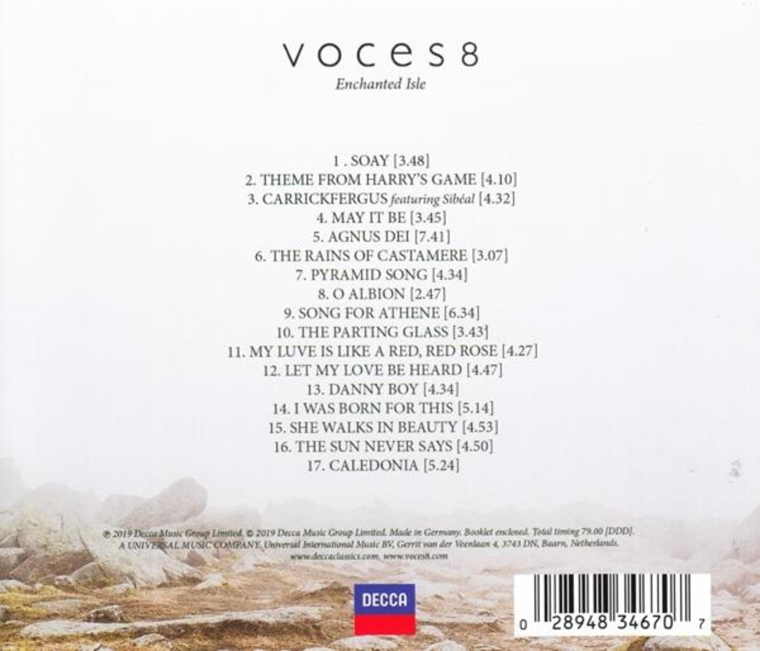 Albumcover: Voces8, tracklist en een landschap met mist, blauw en wit.