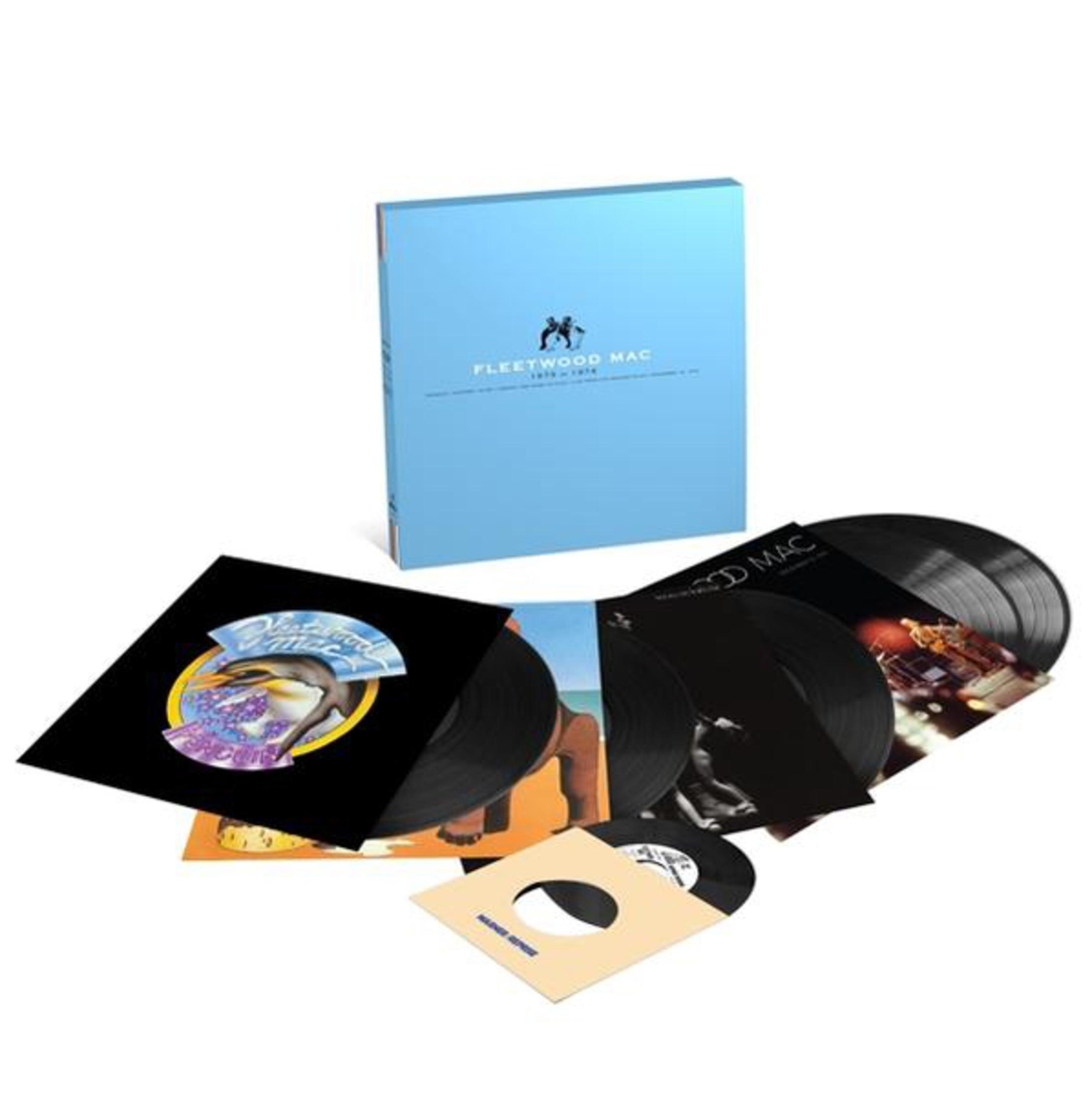 Fleetwood Mac boxset. Vinylplaten en een blauwe doos met albumhoezen.