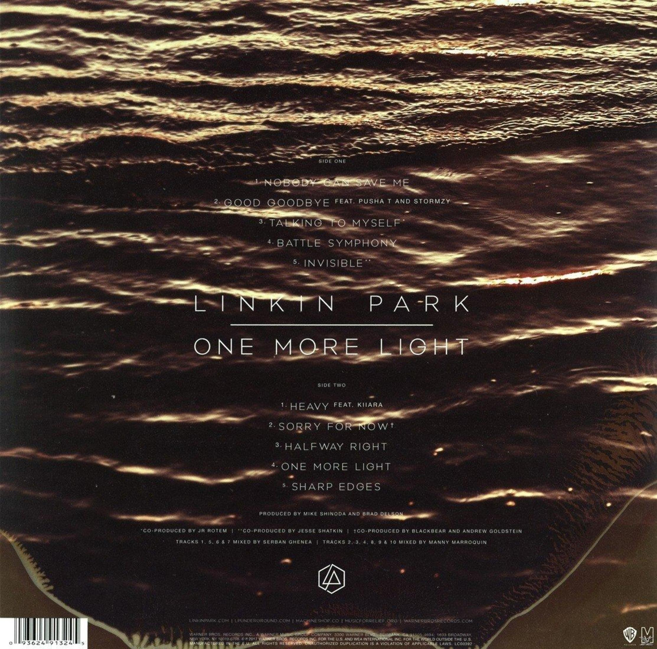 Copertina dell'album: Sfondo di onde, tracklist e il nome della band 'Linkin Park' con 'One More Light'.