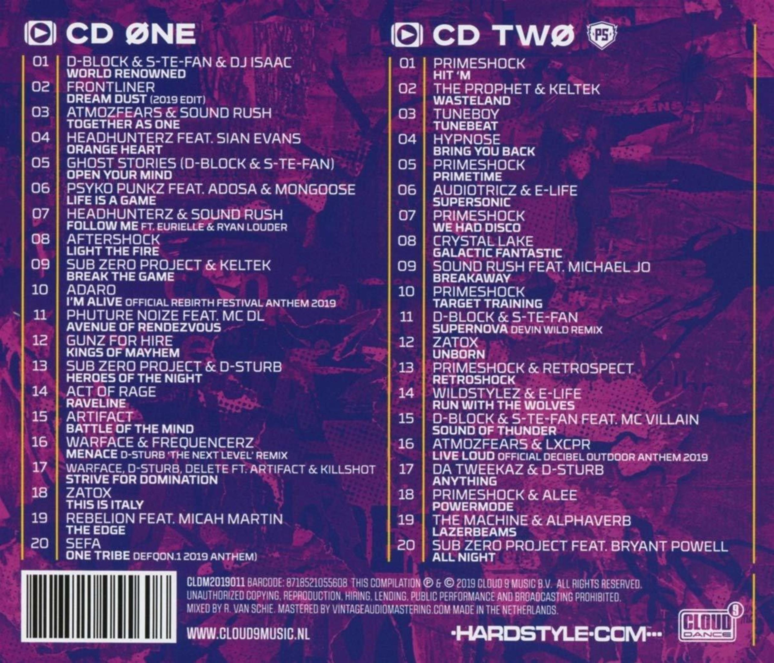 CD-Cover mit Titelliste, dunklem Hintergrund und Text. Unten befindet sich ein Logo.
