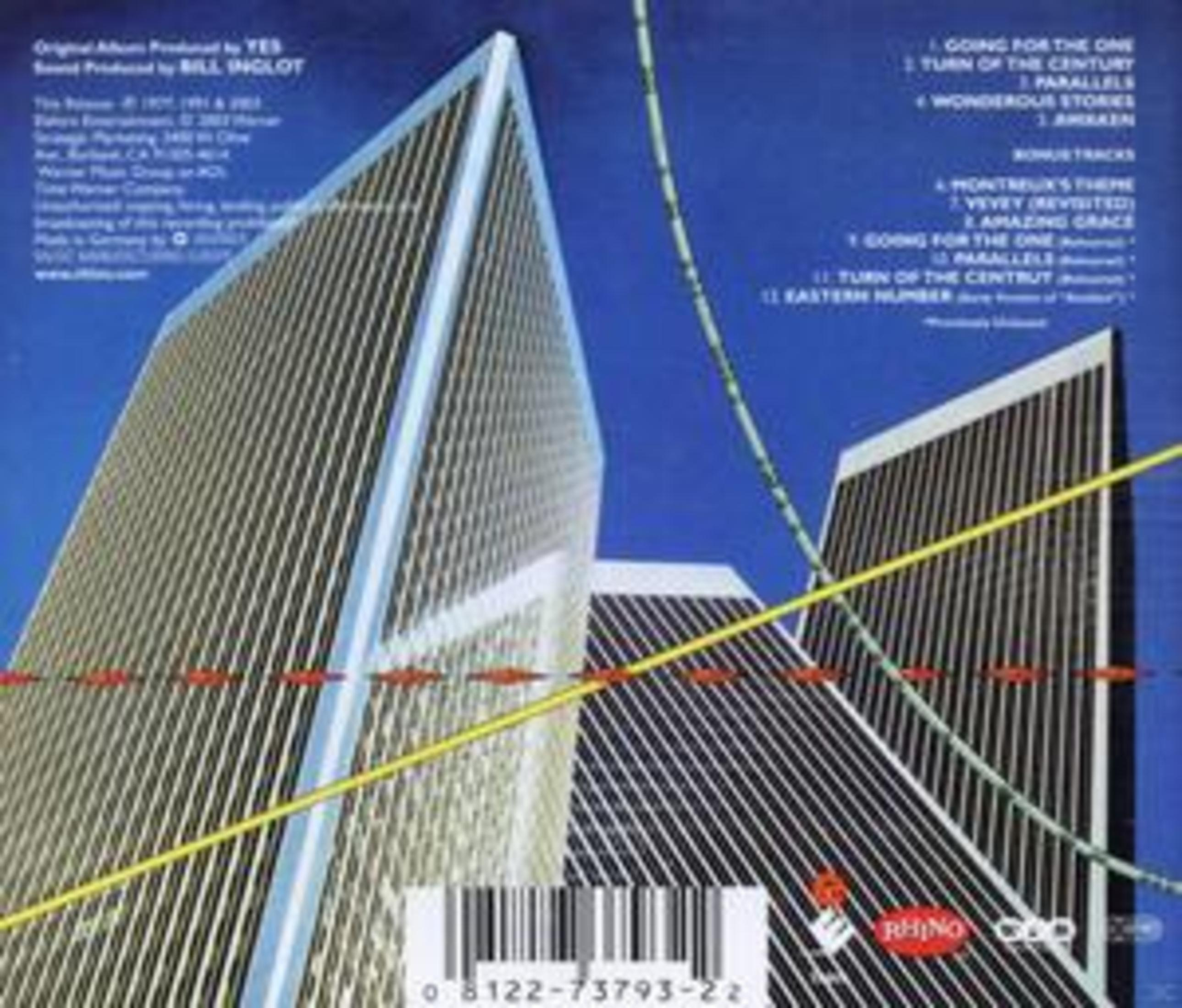 Achterkant van de cd met een futuristisch ontwerp, wolkenkrabbers en tekst.
