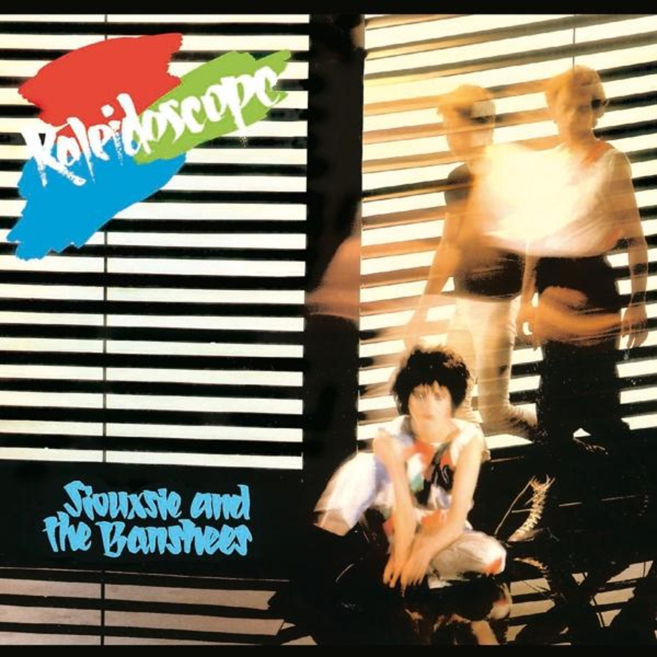 Copertina dell'album con i membri della band e il titolo dell'album con sfondo colorato.