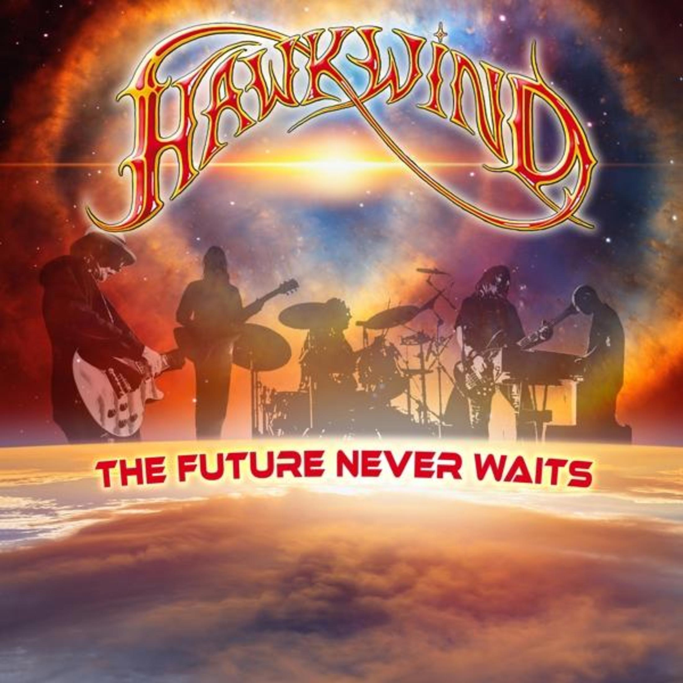 Gruppo che suona sul palco. Testo: Hawkwind, The Future Never Waits.
