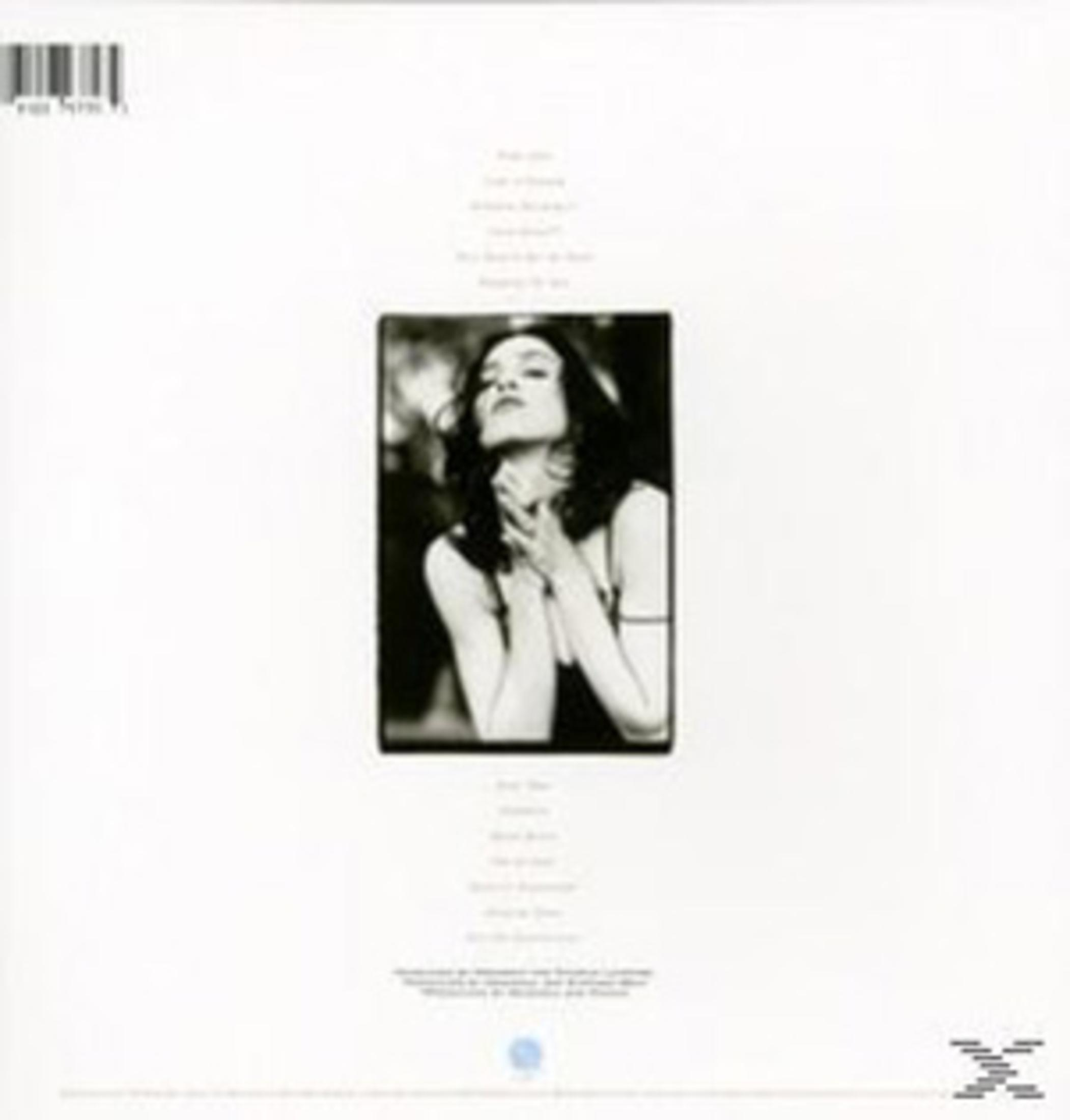 Retro di un album, con una foto in bianco e nero di una donna con la testa reclinata all'indietro.