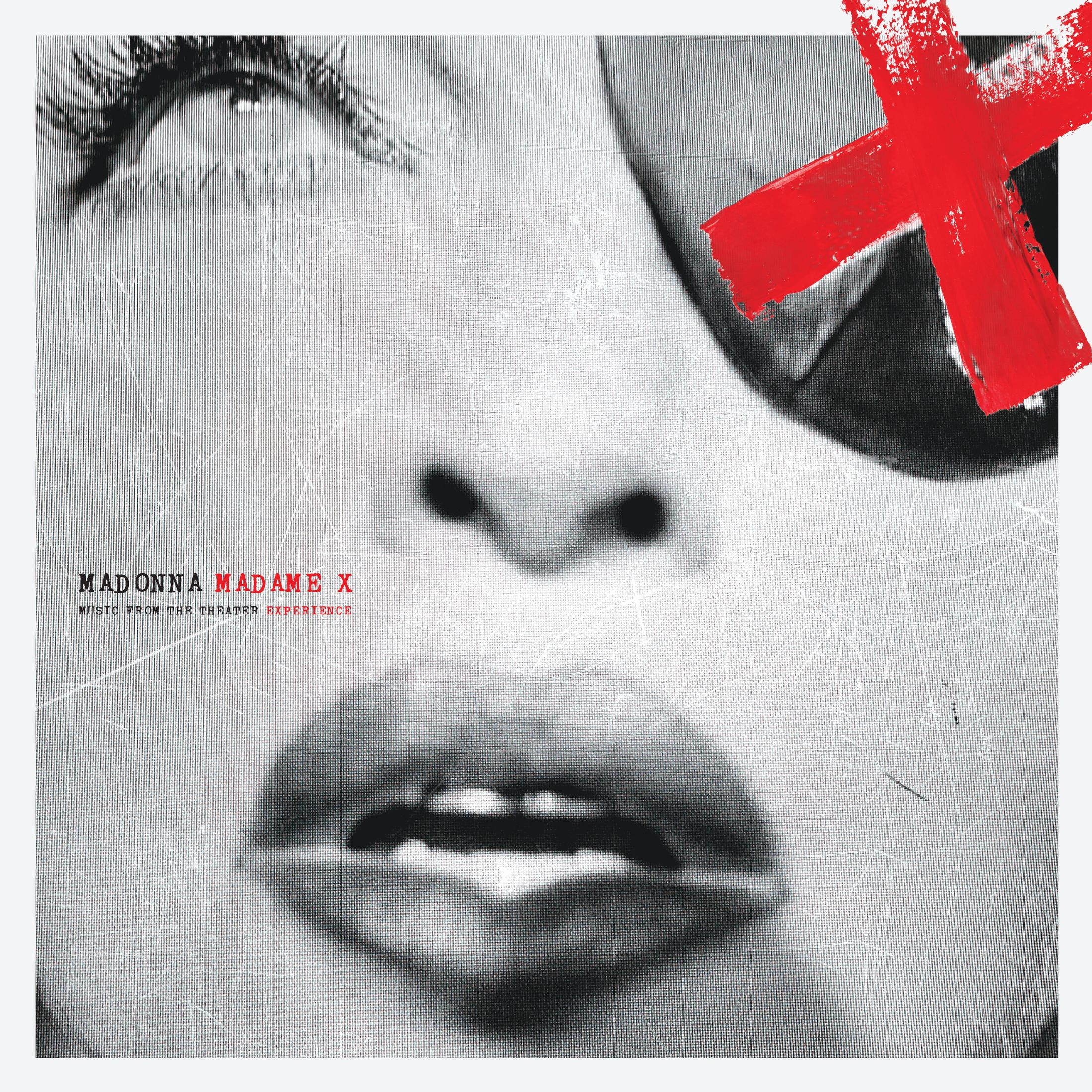 Primo piano del volto di una donna con una grande X rossa. Testo: Madonna, Madame X.