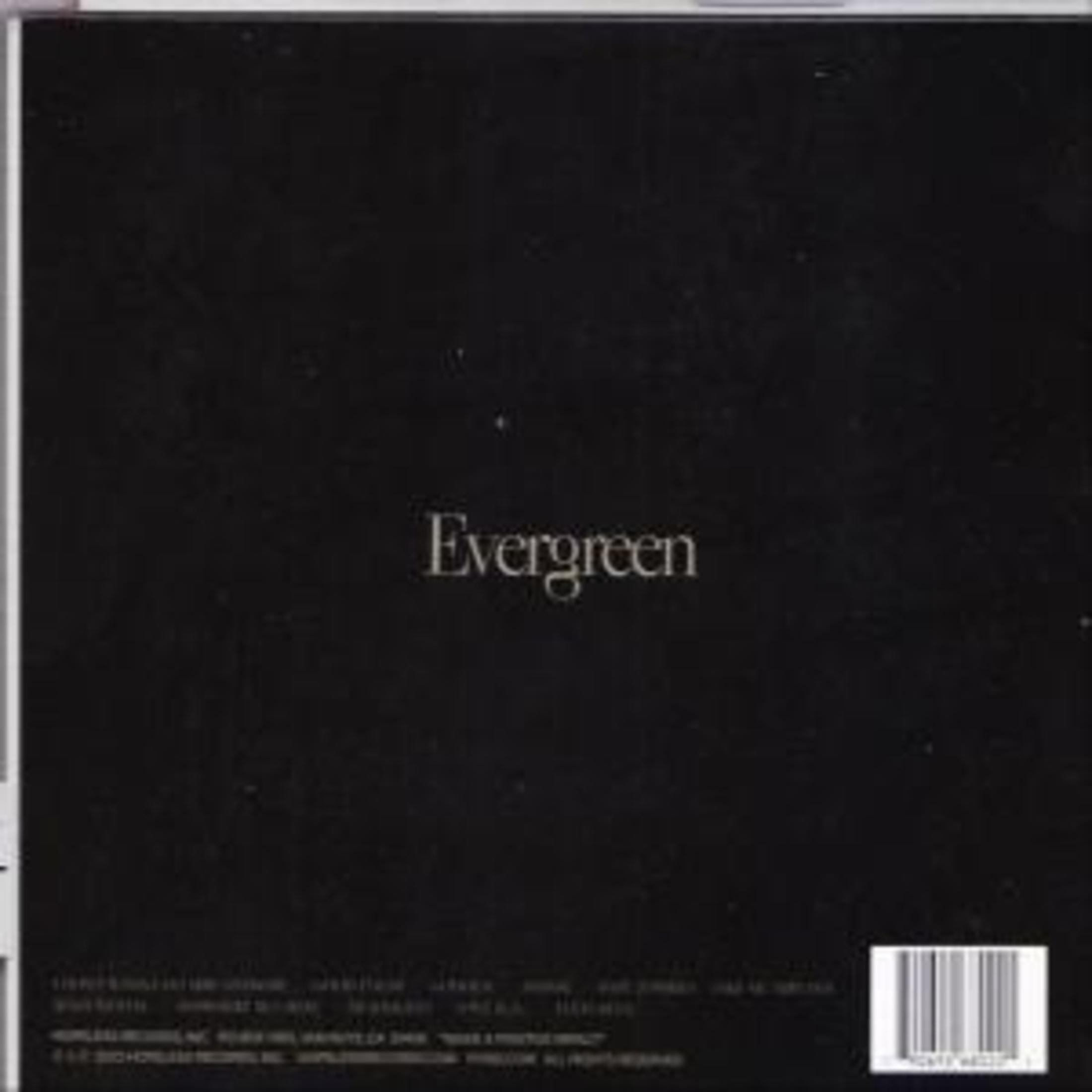 Evergreen albumhoes. Zwarte achtergrond, tekst 'Evergreen' in het midden.