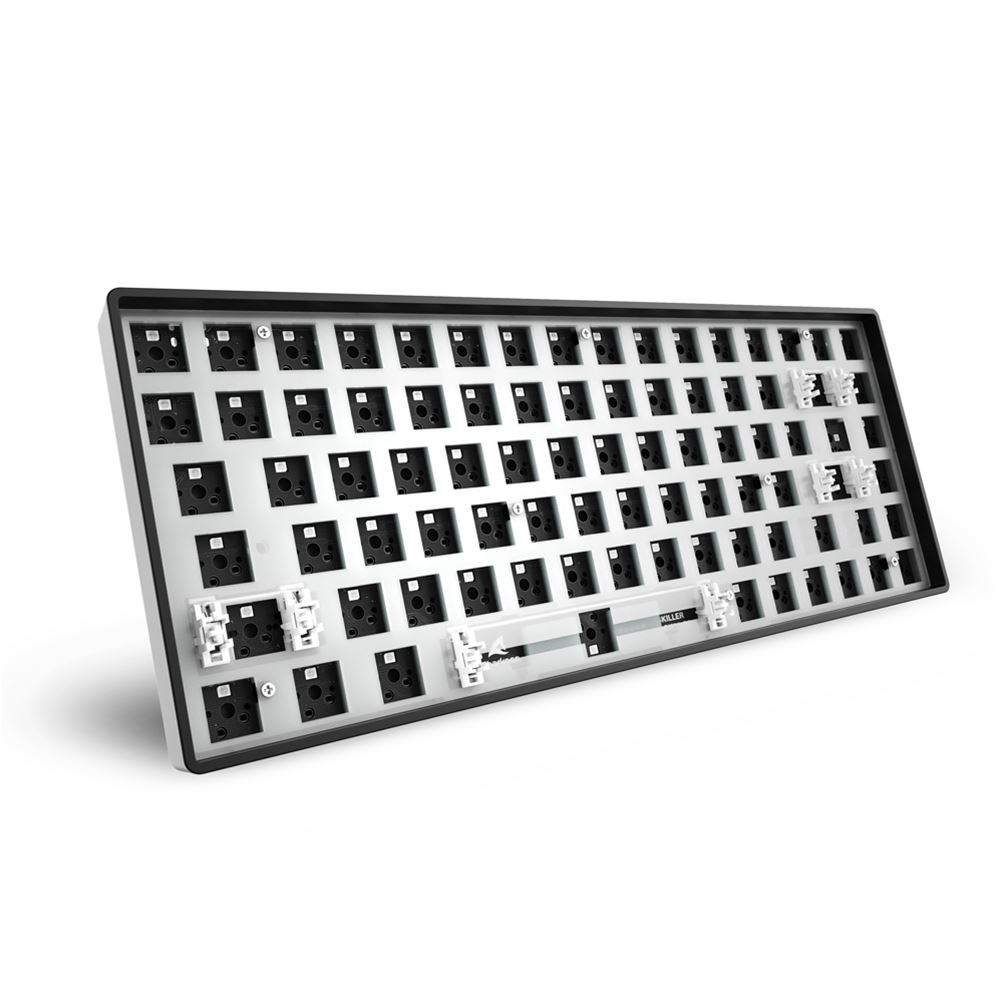 Ein weißer Tastaturrahmen mit schwarzen Tastenschaltern, montagebereit.