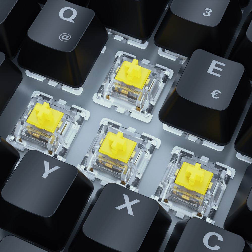 Nahaufnahme einer Tastatur, schwarze Tasten mit gelben mechanischen Schaltern, Buchstaben sichtbar.