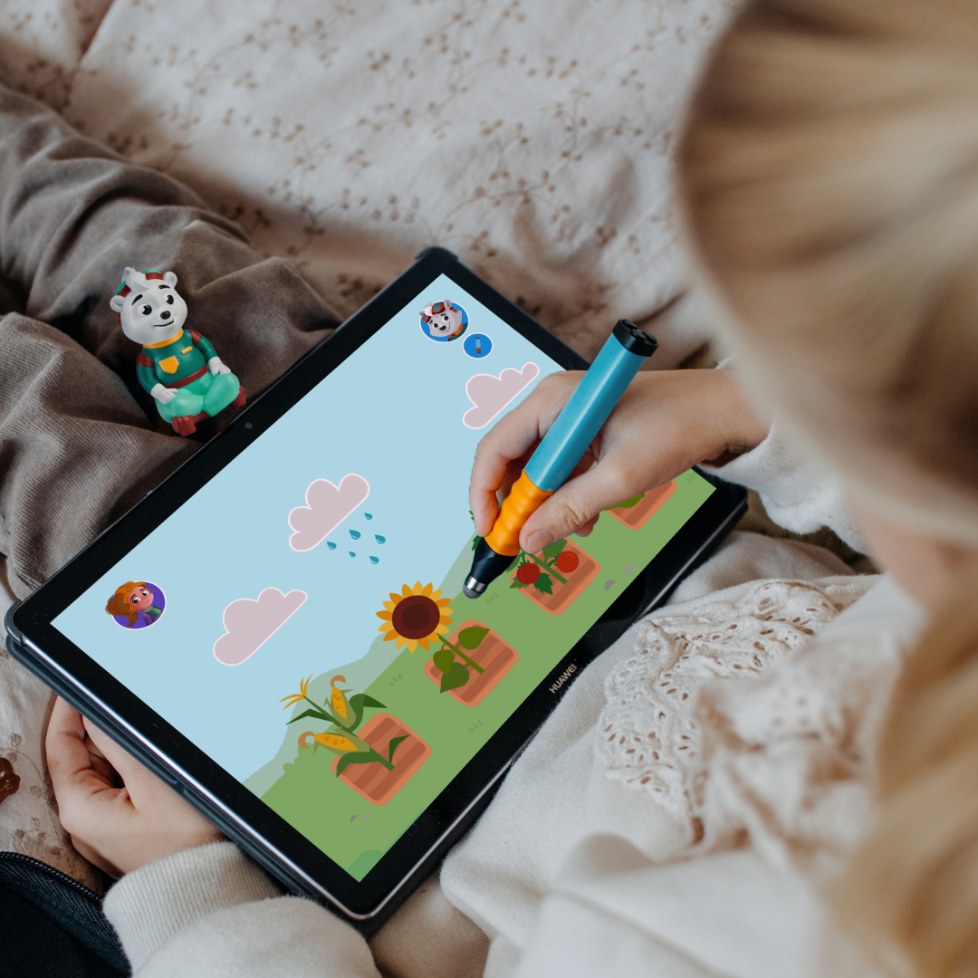 Ein Kind benutzt ein Tablet. Der Bildschirm zeigt eine Zeichen-App mit farbenfrohen Grafiken.