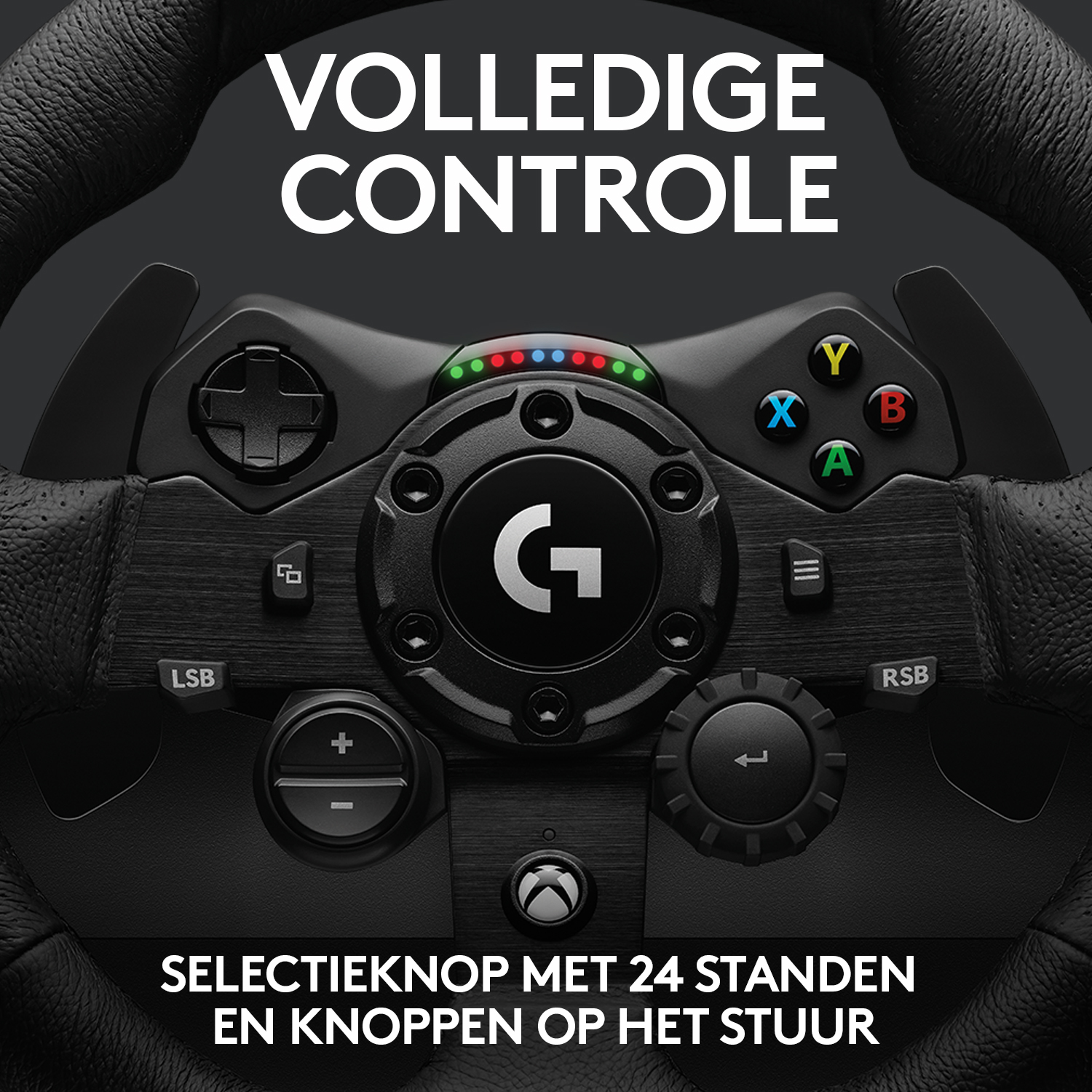 Un primo piano di un volante nero con pulsanti e un logo, con testo in olandese.