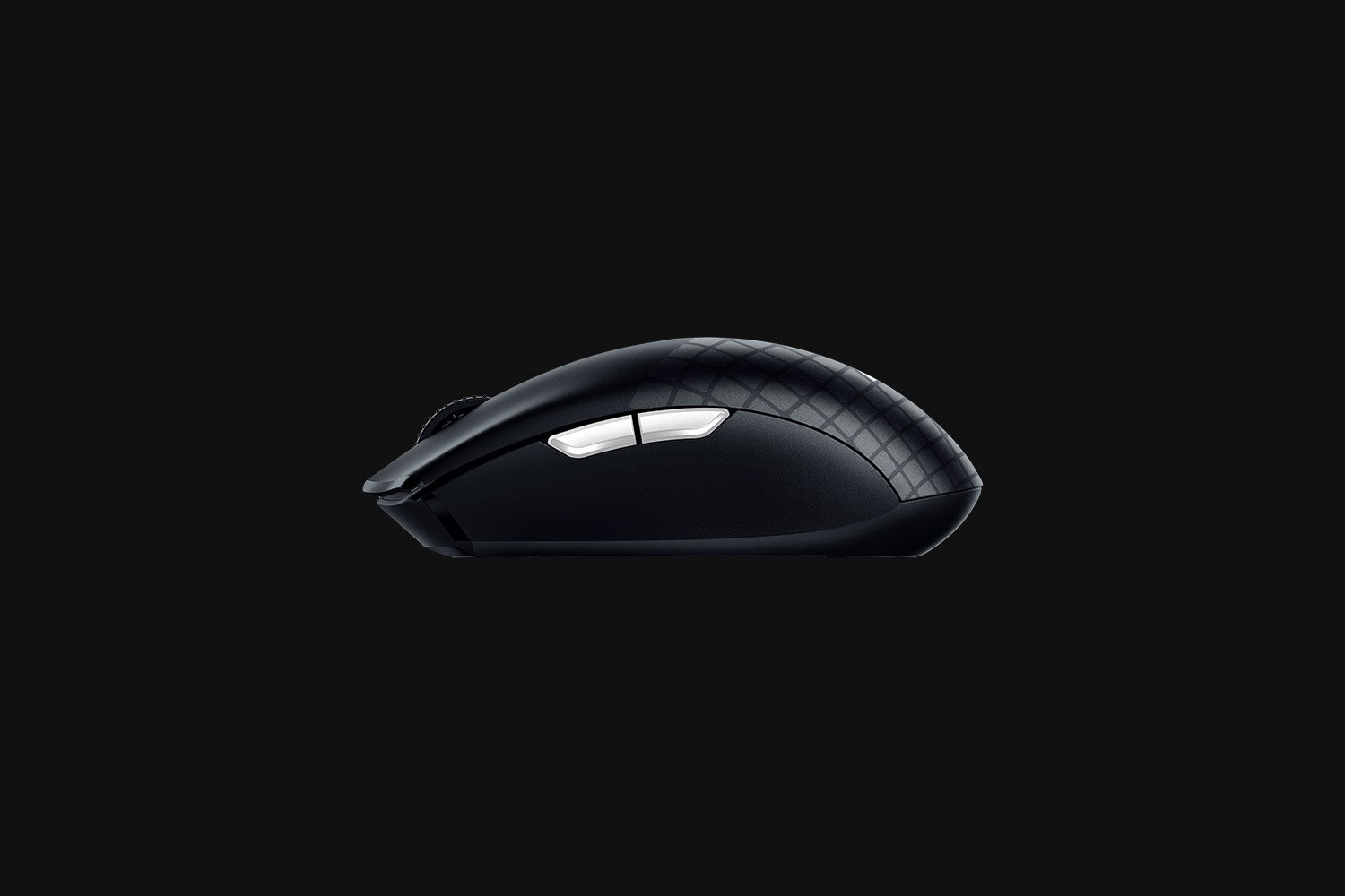 Eine schwarze Maus auf schwarzem Hintergrund. Sie hat zwei Tasten und ein Scrollrad.