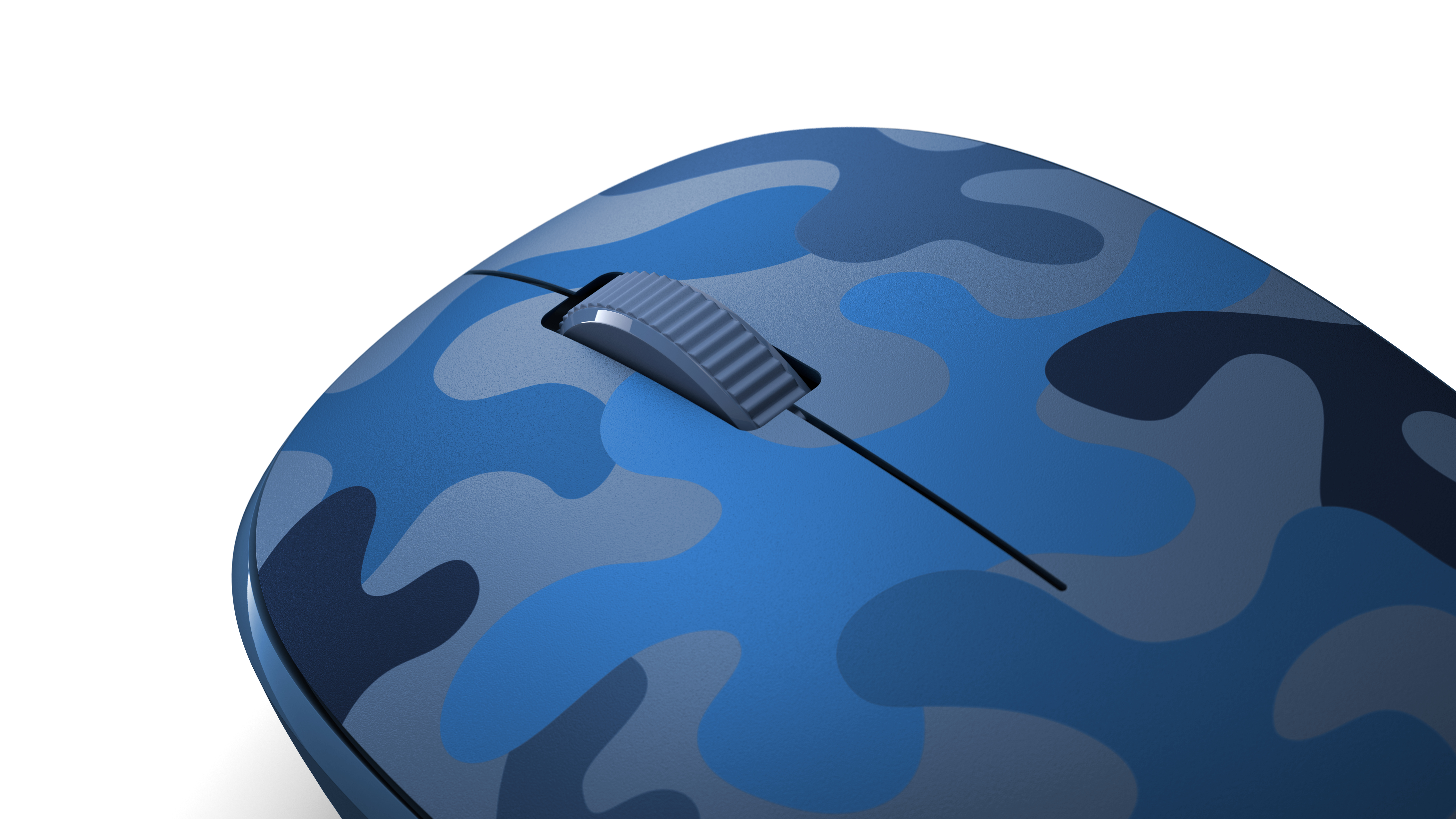 Mouse wireless blu mimetico con rotella di scorrimento. Sfondo bianco, vista dall'alto, design semplice.