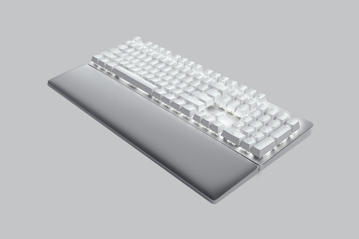 Weiße Tastatur mit Handballenauflage. Tasten sind weiß, Tastatur hat ein schlichtes Design auf hellem Hintergrund.