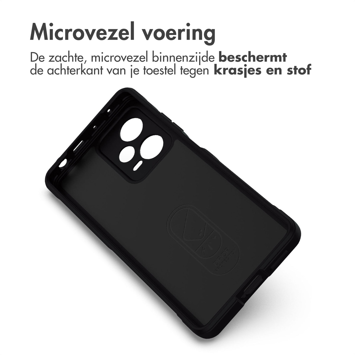 Coque de téléphone noire, ouverte, en biais. Texte blanc en haut. Bord noir, découpes pour l'appareil photo.