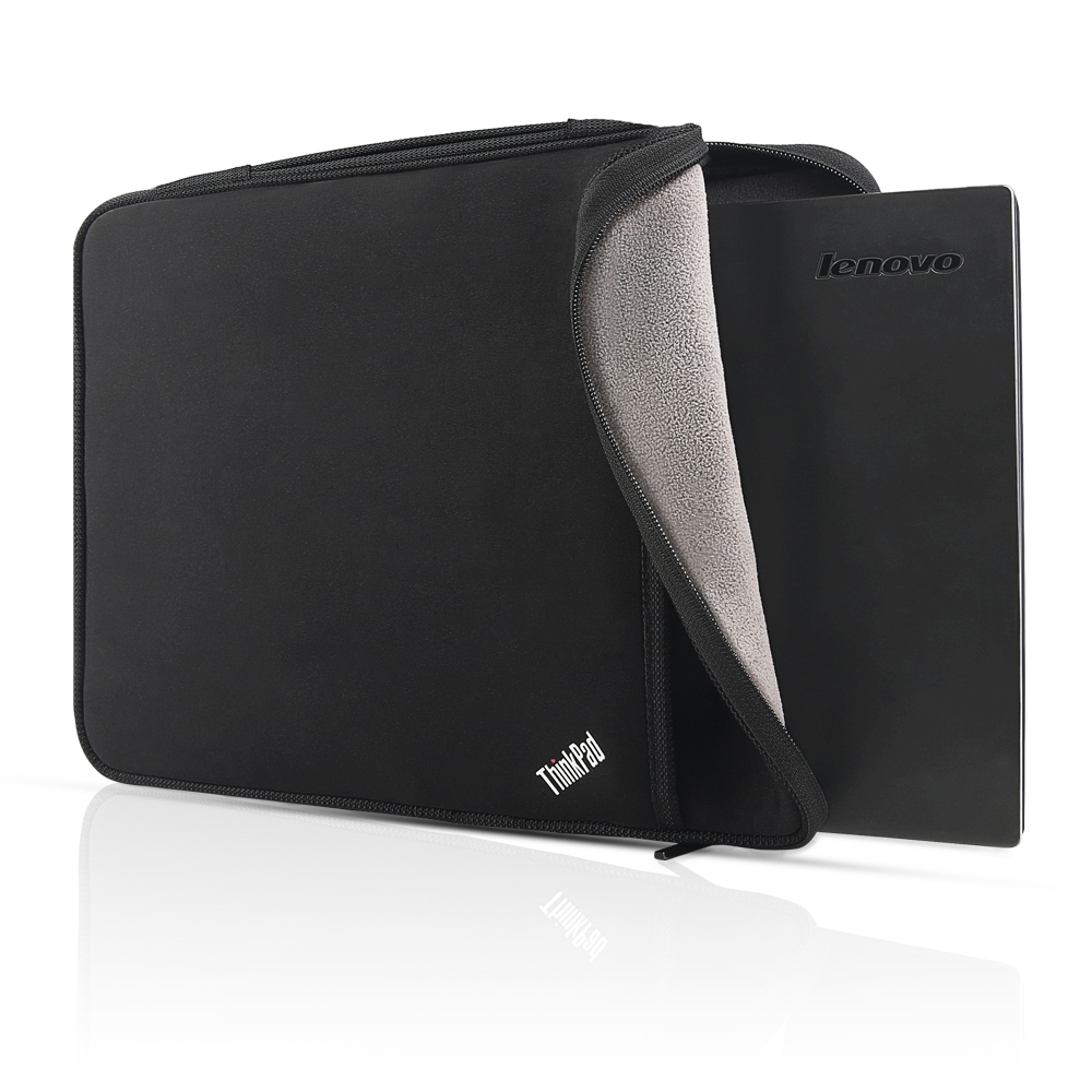 Un laptop nero dentro una custodia ThinkPad, parzialmente aperta.