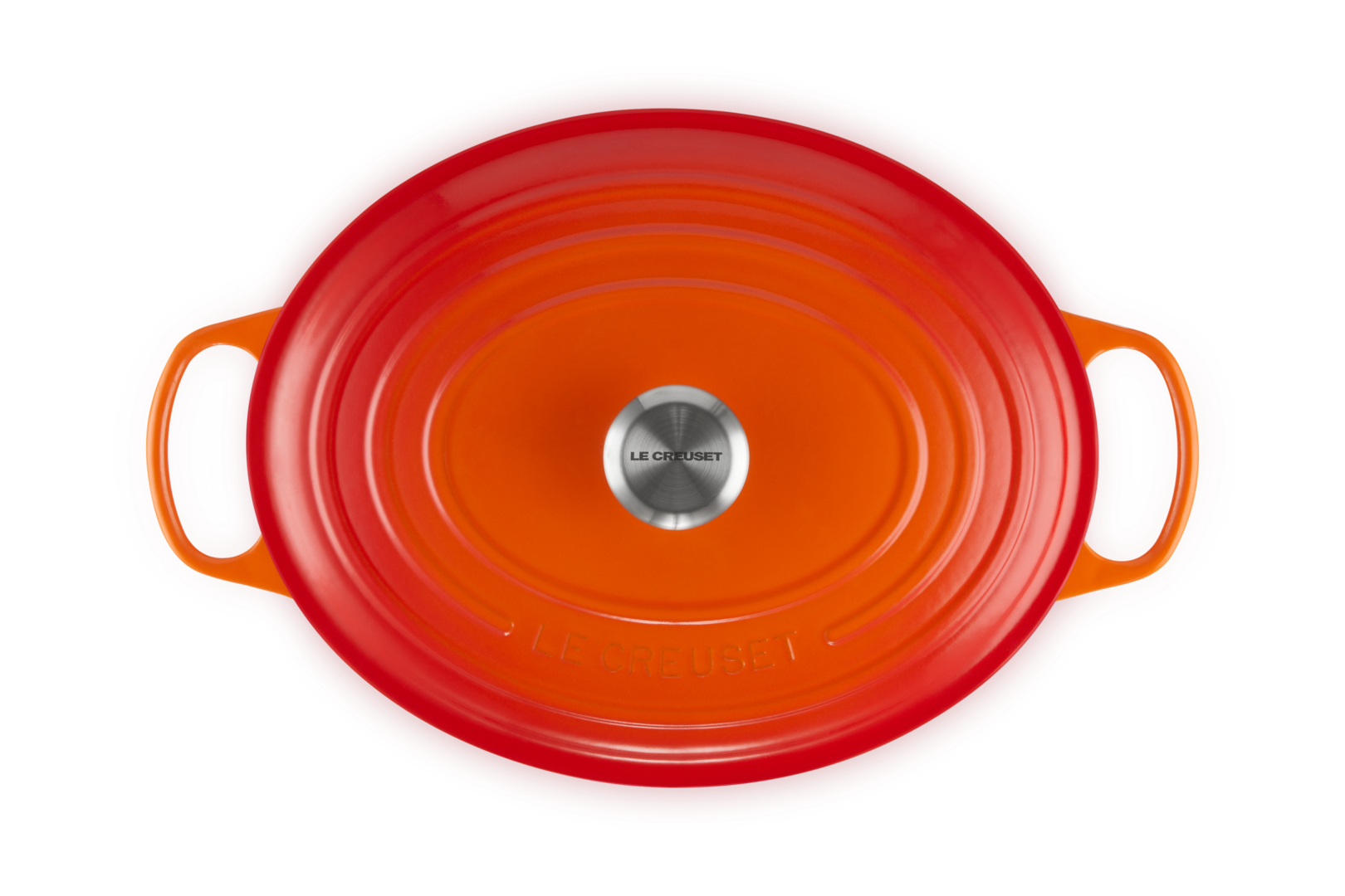 Vista superior de olla holandesa Le Creuset naranja con tapa. Botón plateado arriba. Fondo blanco. Ovalada.
