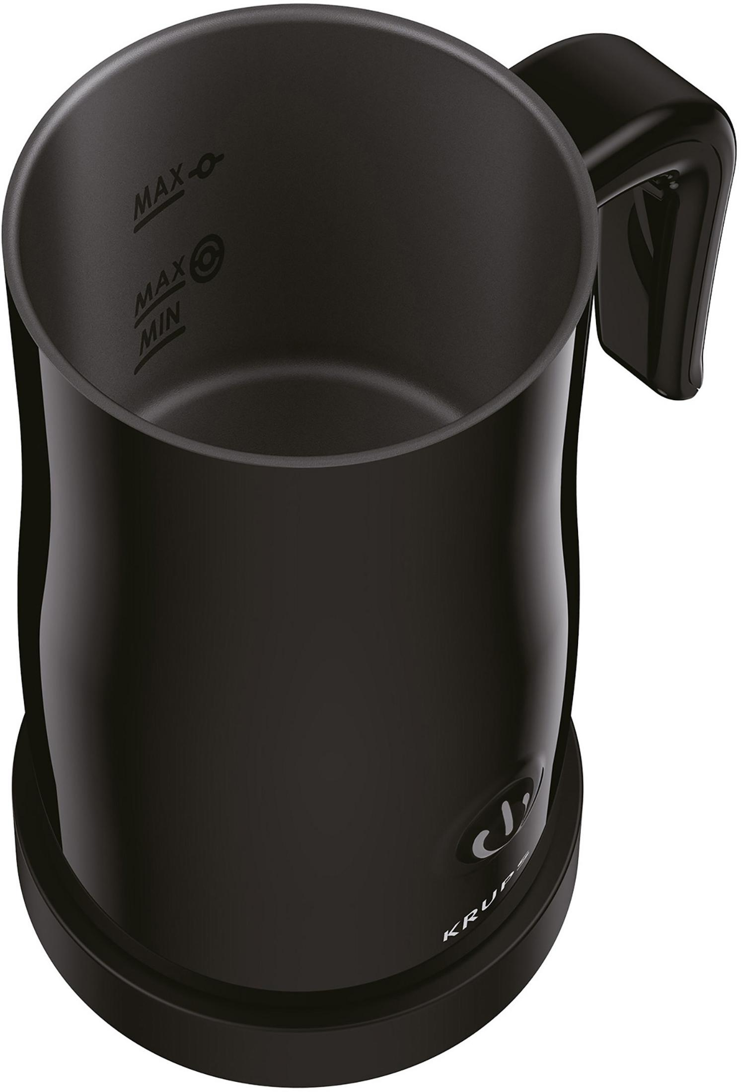 Czarny elektryczny spieniacz do mleka z uchwytem, przyciskiem zasilania i liniami napełniania.