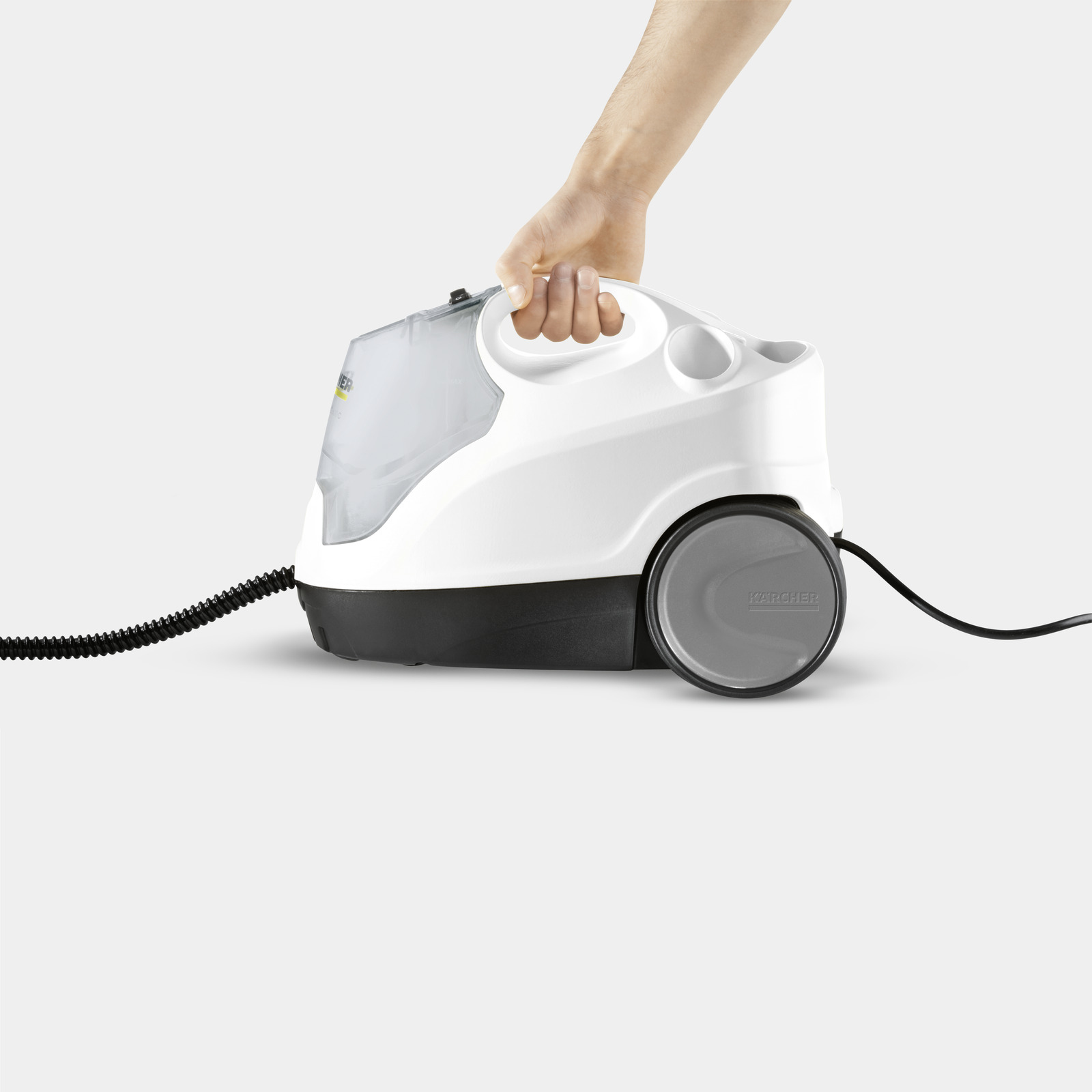 Biała myjka parowa z dłonią trzymającą uchwyt.