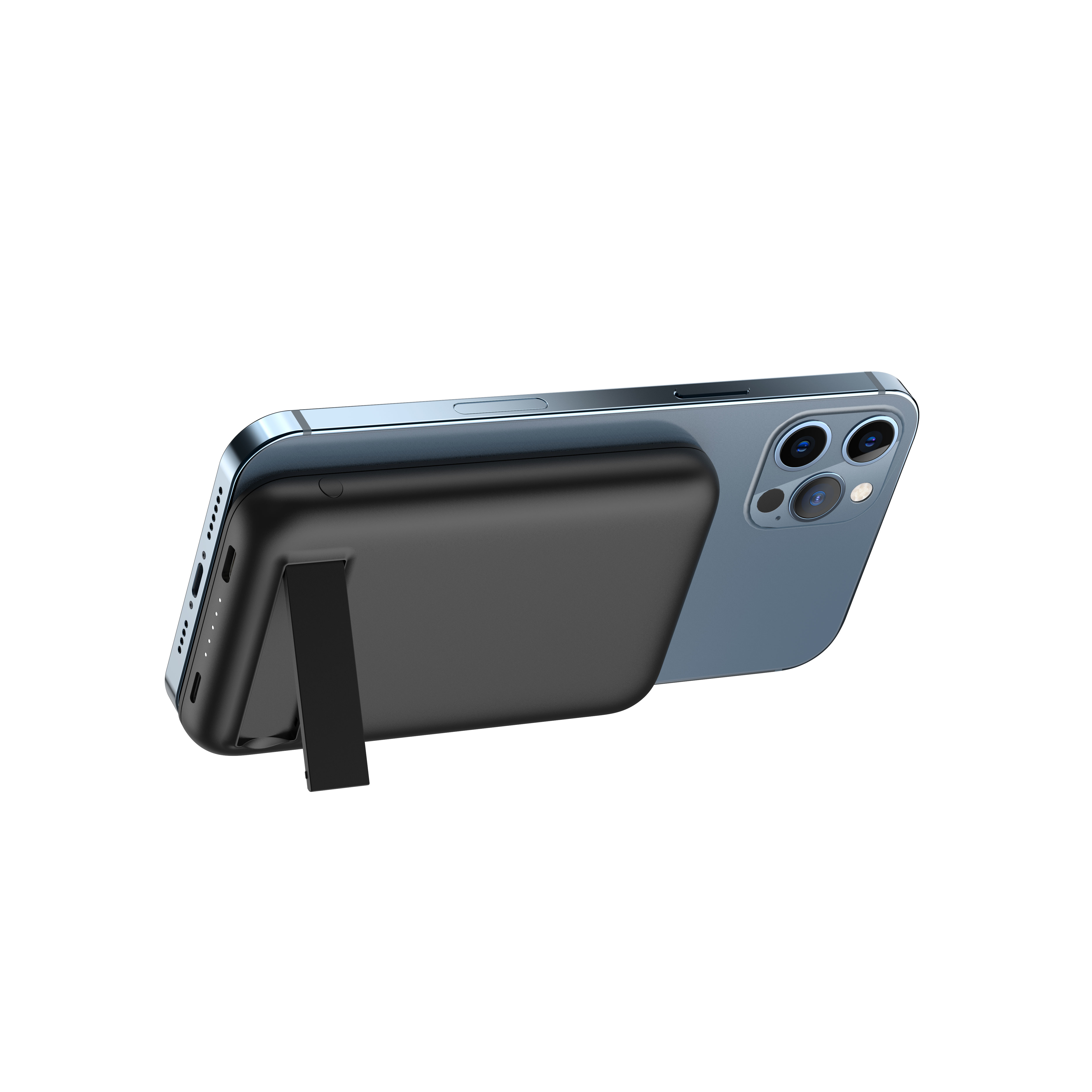 Eine schwarze Powerbank, die an einem blauen Telefon befestigt ist, mit einem Ständer. Weißer Hintergrund, schräge Ansicht.