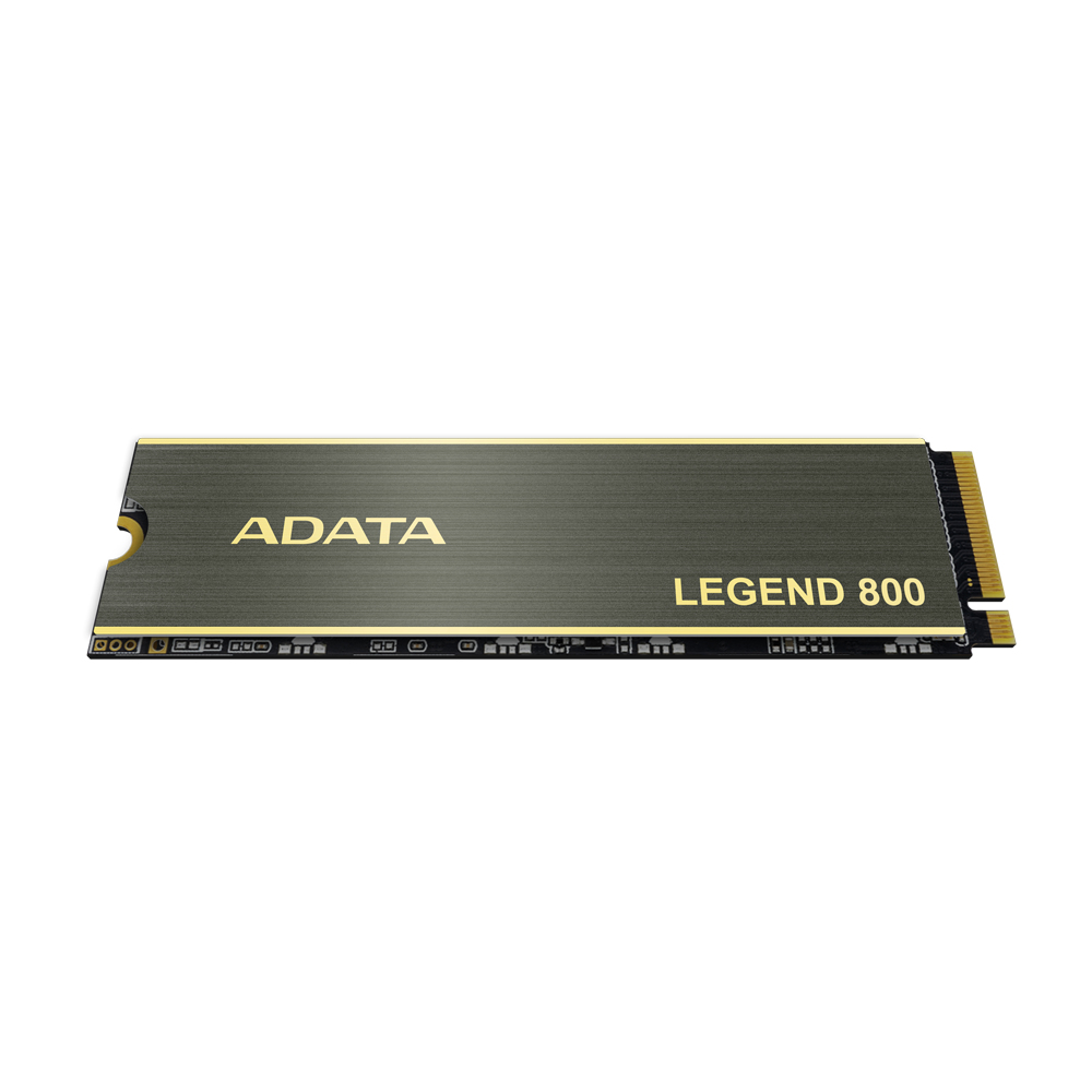 Czarny dysk SSD ADATA LEGEND 800 na białym tle.