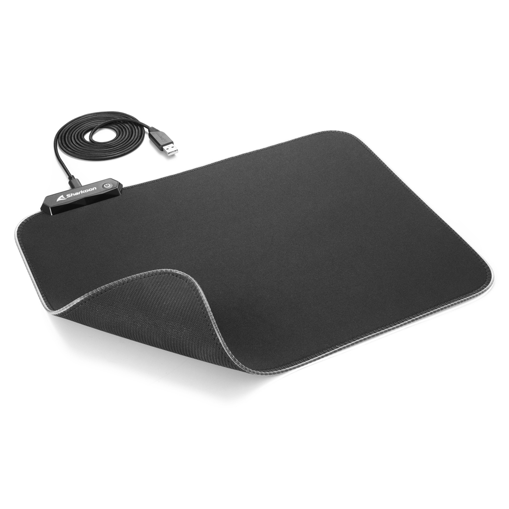 Tapis de souris noir avec un câble noir, une bordure grise et un fond blanc.