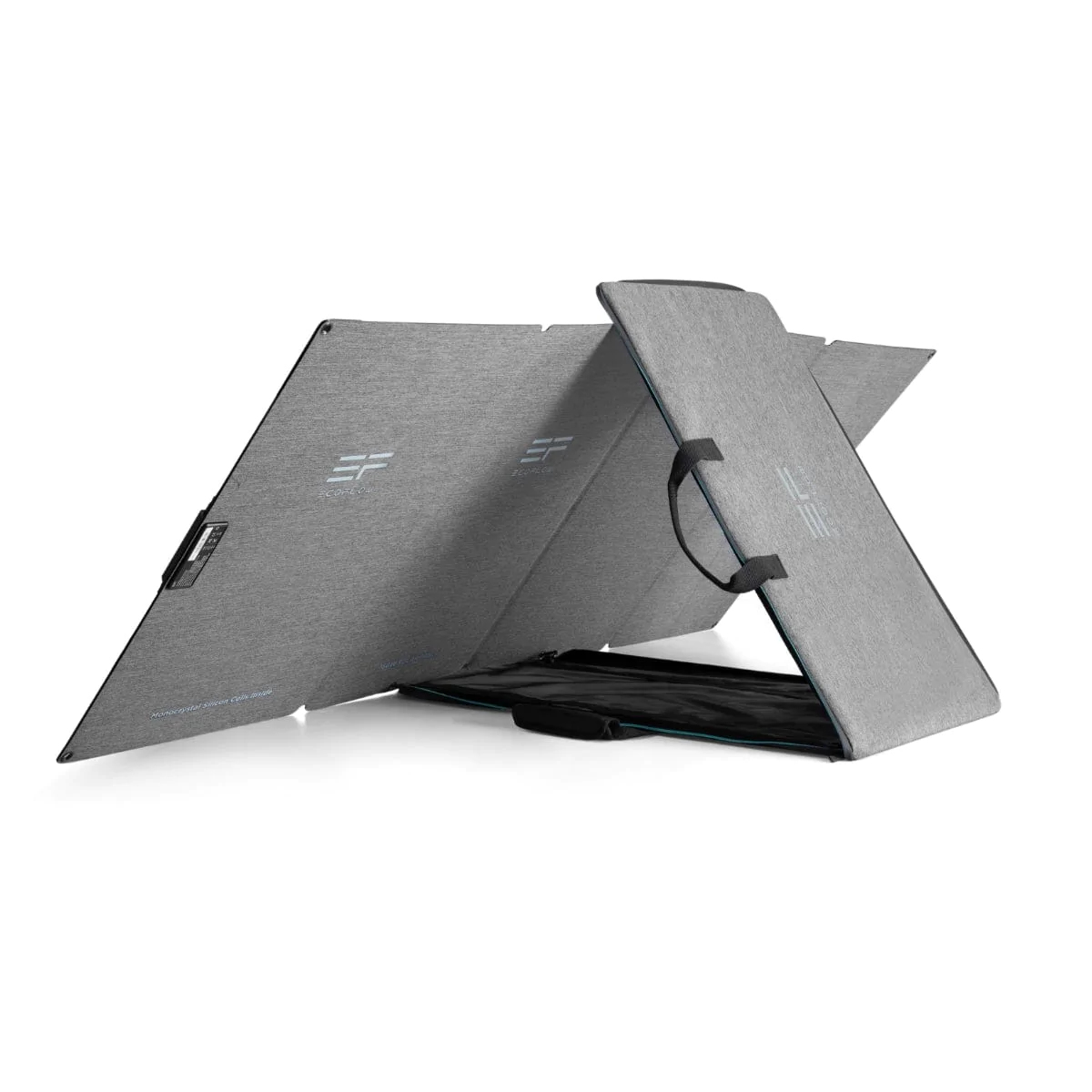 Składany panel słoneczny na białym tle. Ma formę trójkąta.