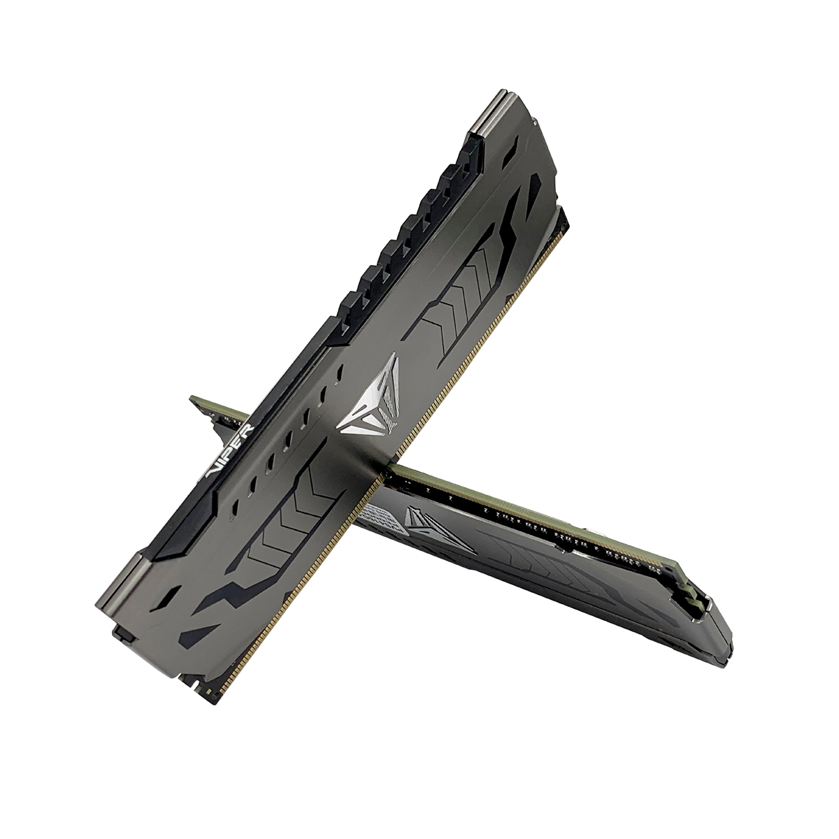 Dwie szare kości RAM, pod kątem. Logo 'Viper' widoczne na jednej.