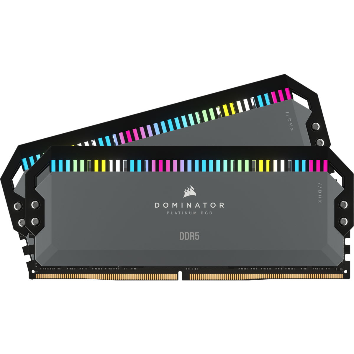Dwa czarne moduły RAM z podświetleniem RGB. Moduły RAM są oznaczone jako 'DOMINATOR PLATINUM RGB DDR5'.