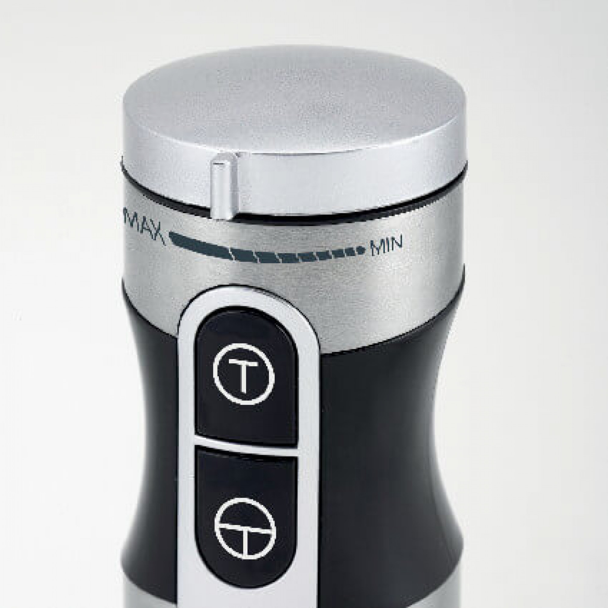 Zbliżenie srebrno-czarnej góry blendera, pokazujące elementy sterujące.