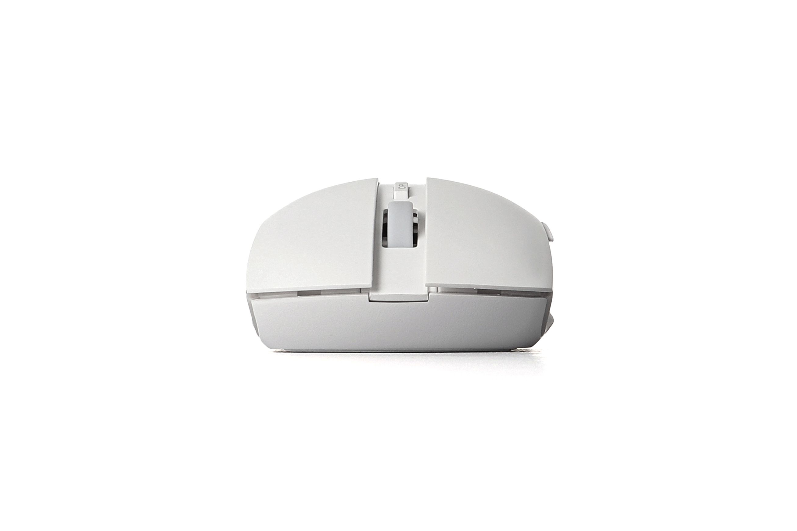Mouse per computer bianco e grigio. Ha una rotella e dei pulsanti.