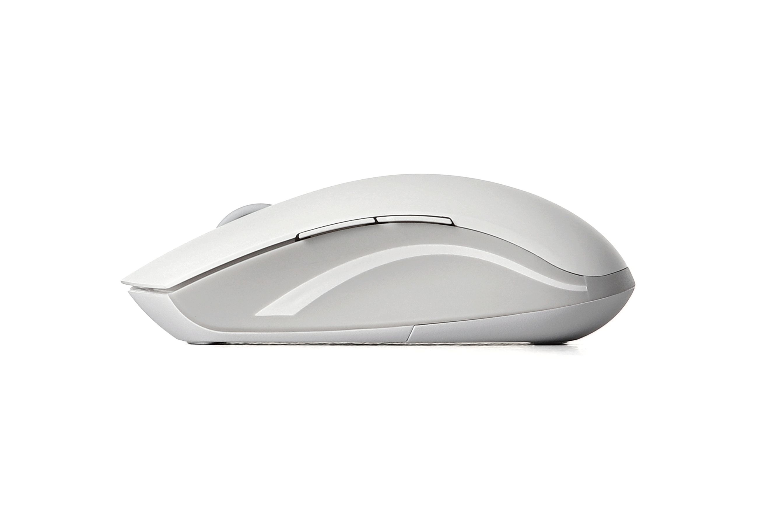 Un mouse wireless bianco e grigio su sfondo bianco.