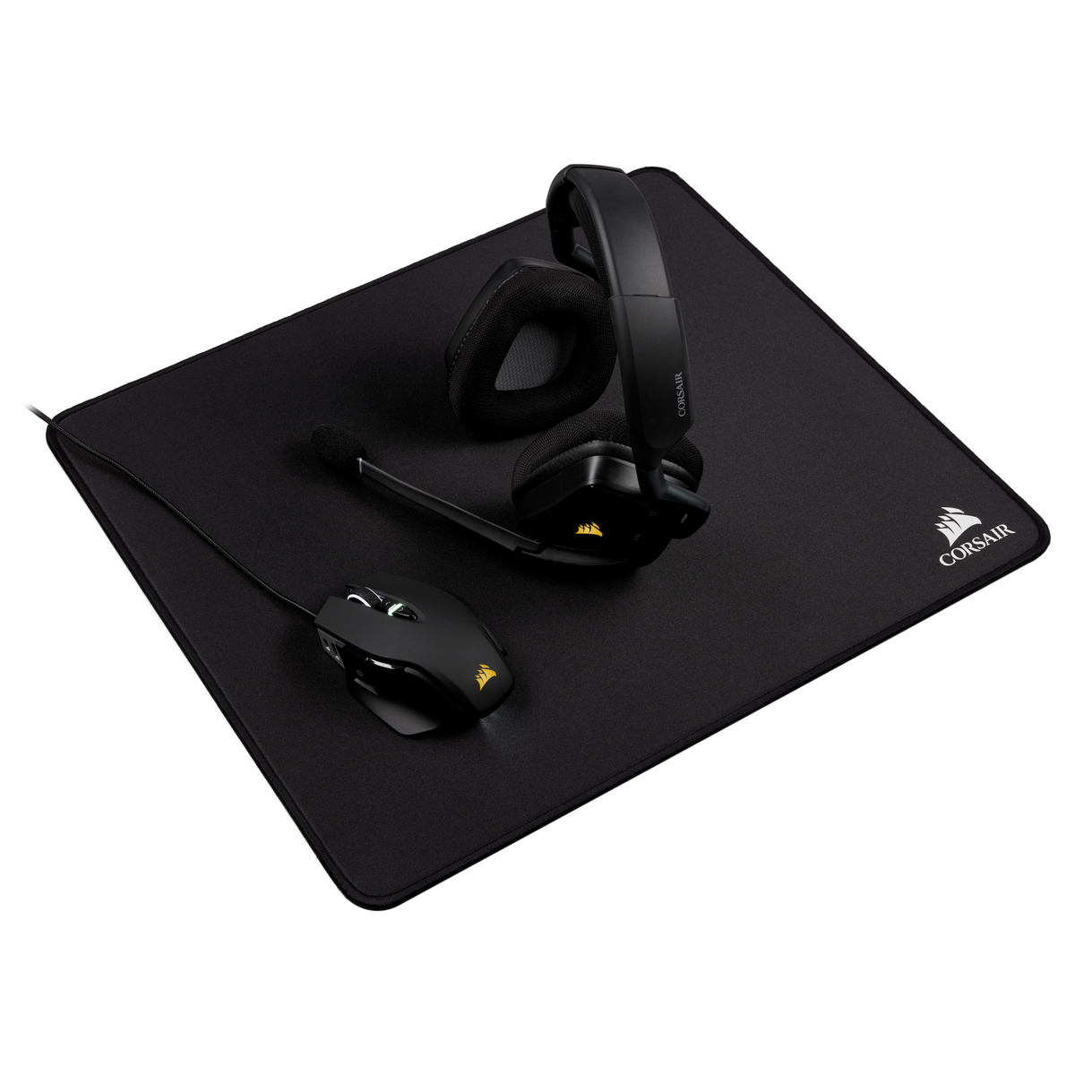 Zwarte gaming setup. Muis, headset en mat. Corsair logo op de muis en headset.