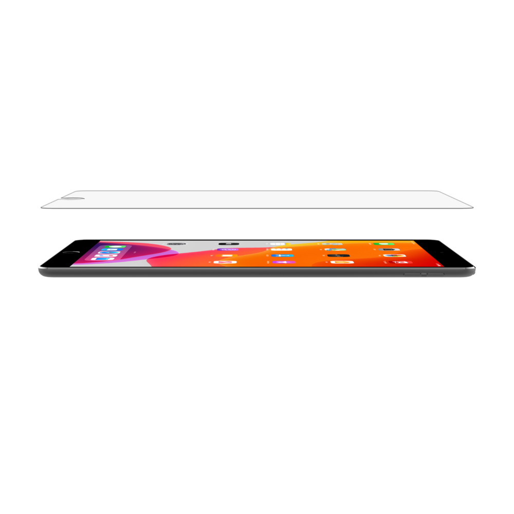 Een tablet met een schermbeschermer erboven. De tablet is donkergrijs.