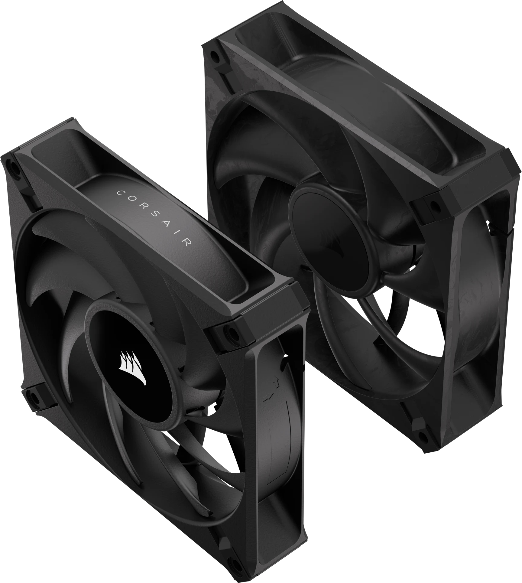 Deux ventilateurs Corsair noirs, vue en angle. Les pales sont visibles.