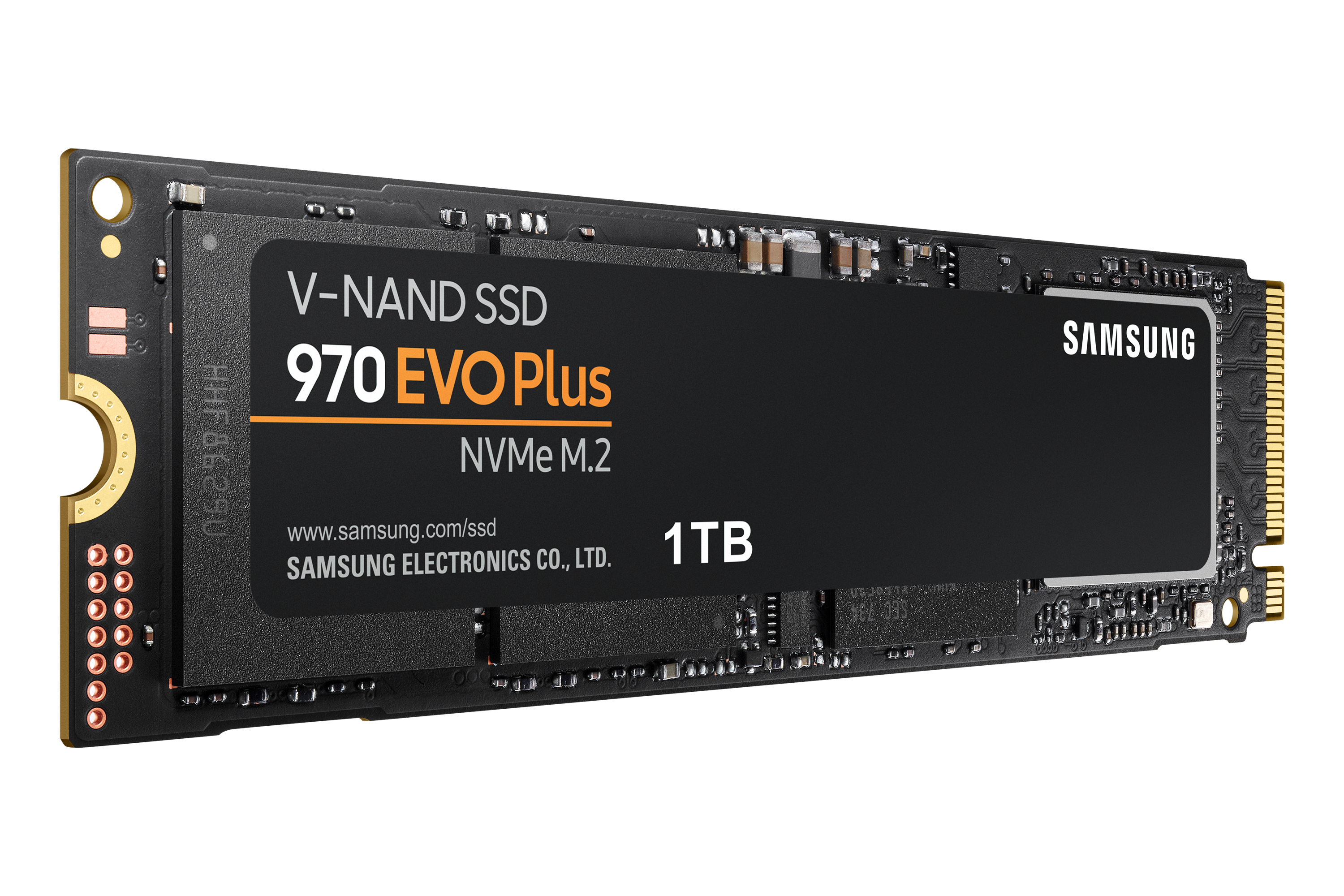 Czarny dysk SSD, Samsung 970 EVO Plus. Dysk to 1 TB NVMe M.2 SSD, białe tło.