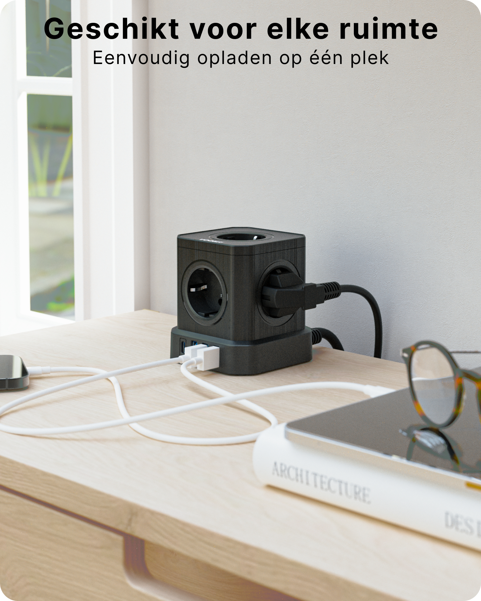 Gniazdo z biurkiem i książką. W tle widać okno.