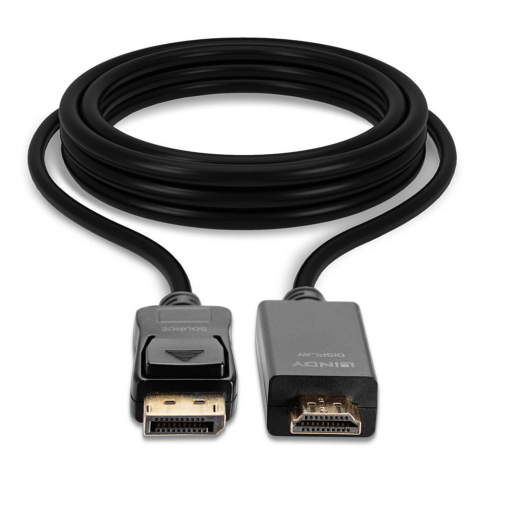 Cable DisplayPort a HDMI negro, sobre un fondo blanco.
