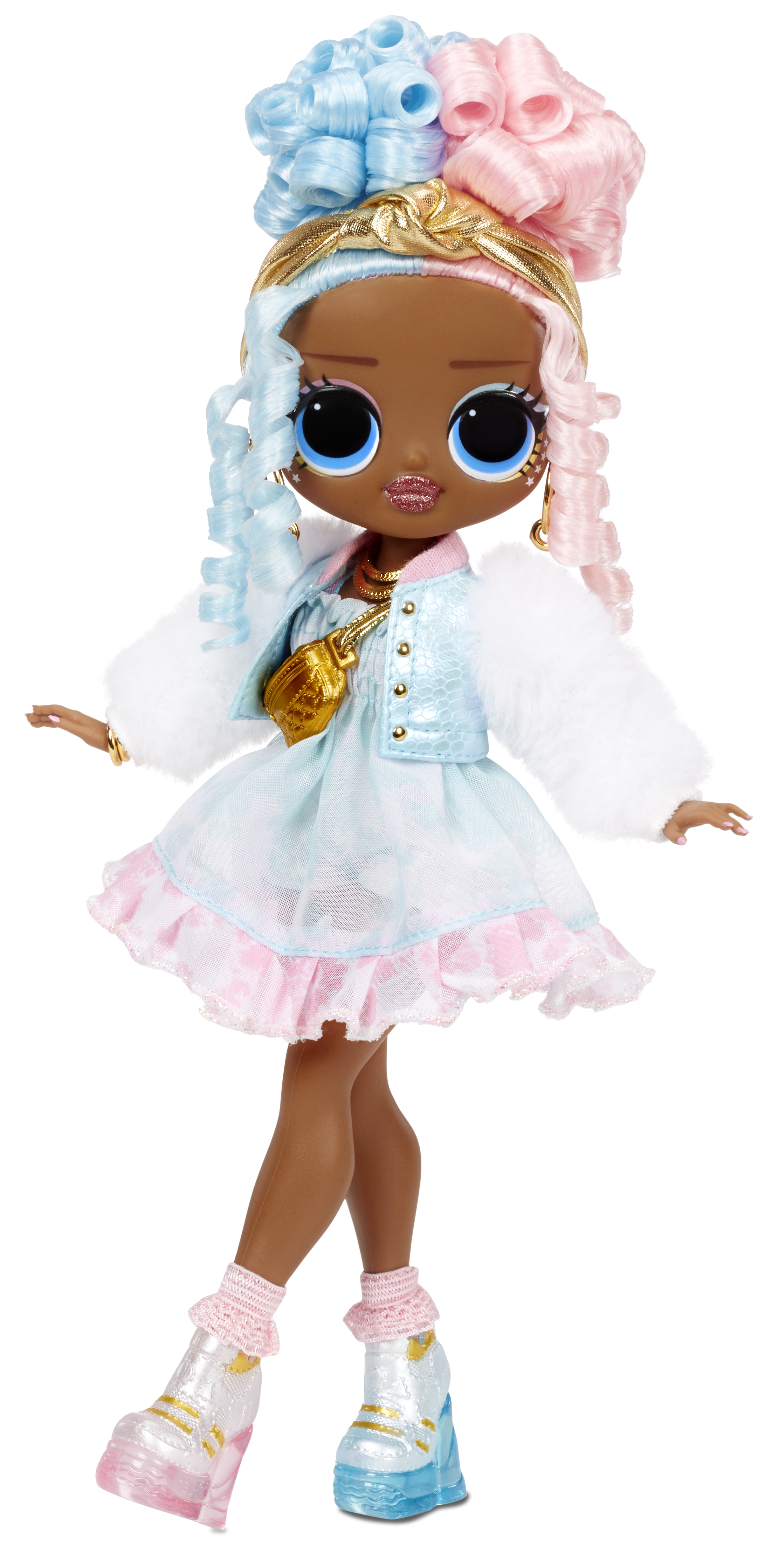 Eine Puppe mit blauem und rosa Haar, die ein schickes Outfit trägt. Die Puppe hat große Augen. Weißer Hintergrund.