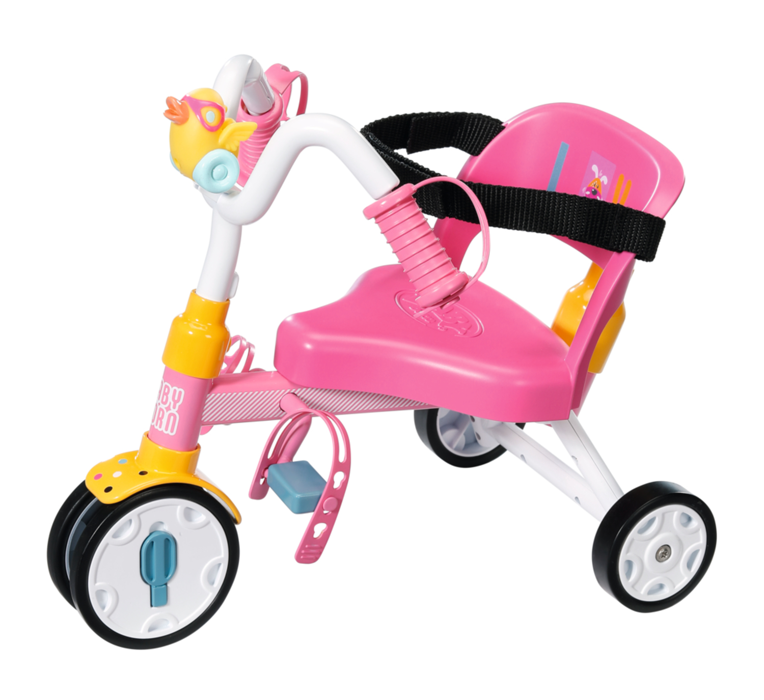 Triciclo giocattolo rosa e giallo con clacson a forma di anatra, sedile e manubrio bianco, isolato su bianco.