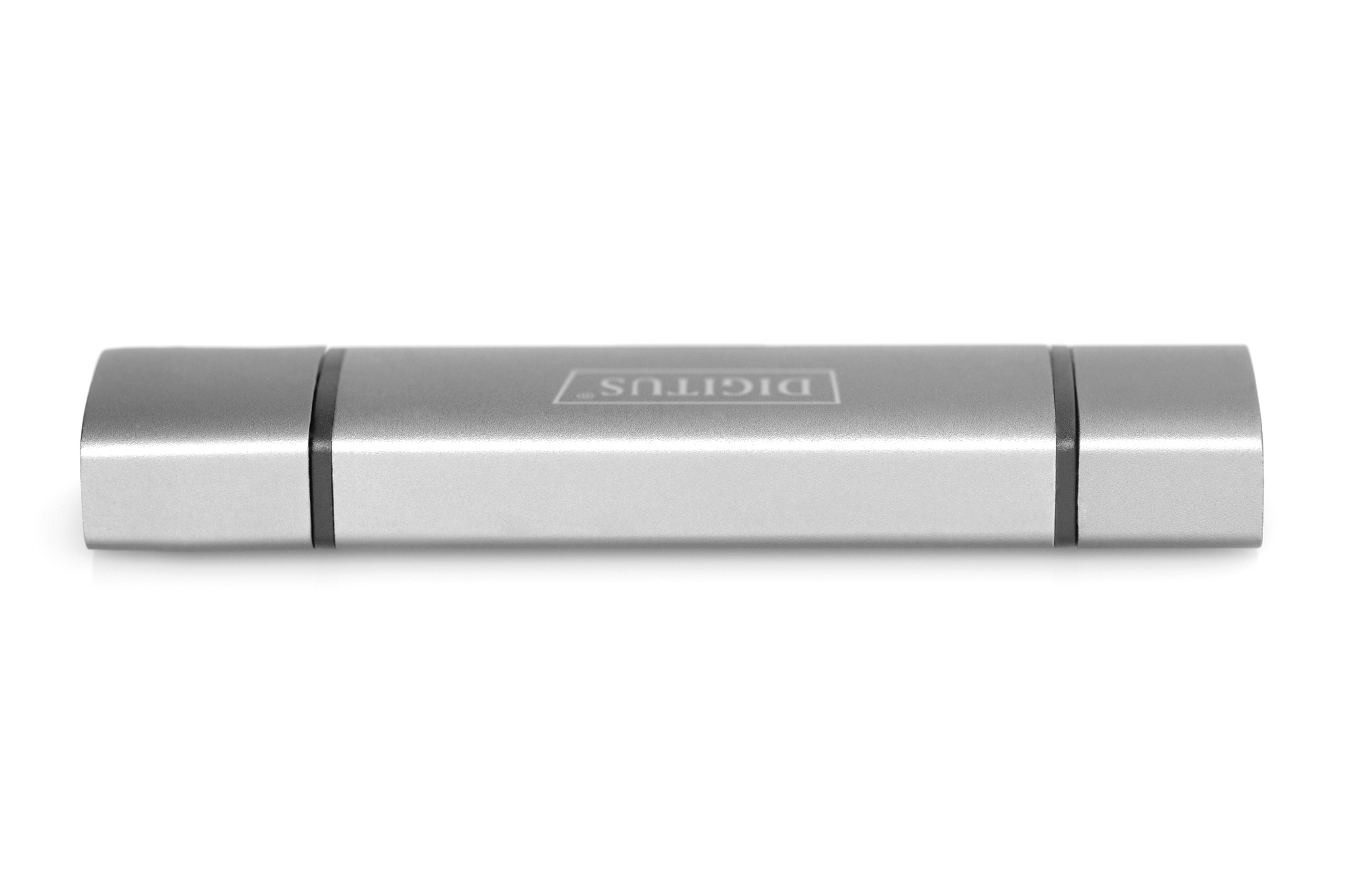 Silberner DIGITUS USB-Stick. Der Stick hat eine metallische Oberfläche und DIGITUS ist aufgedruckt.