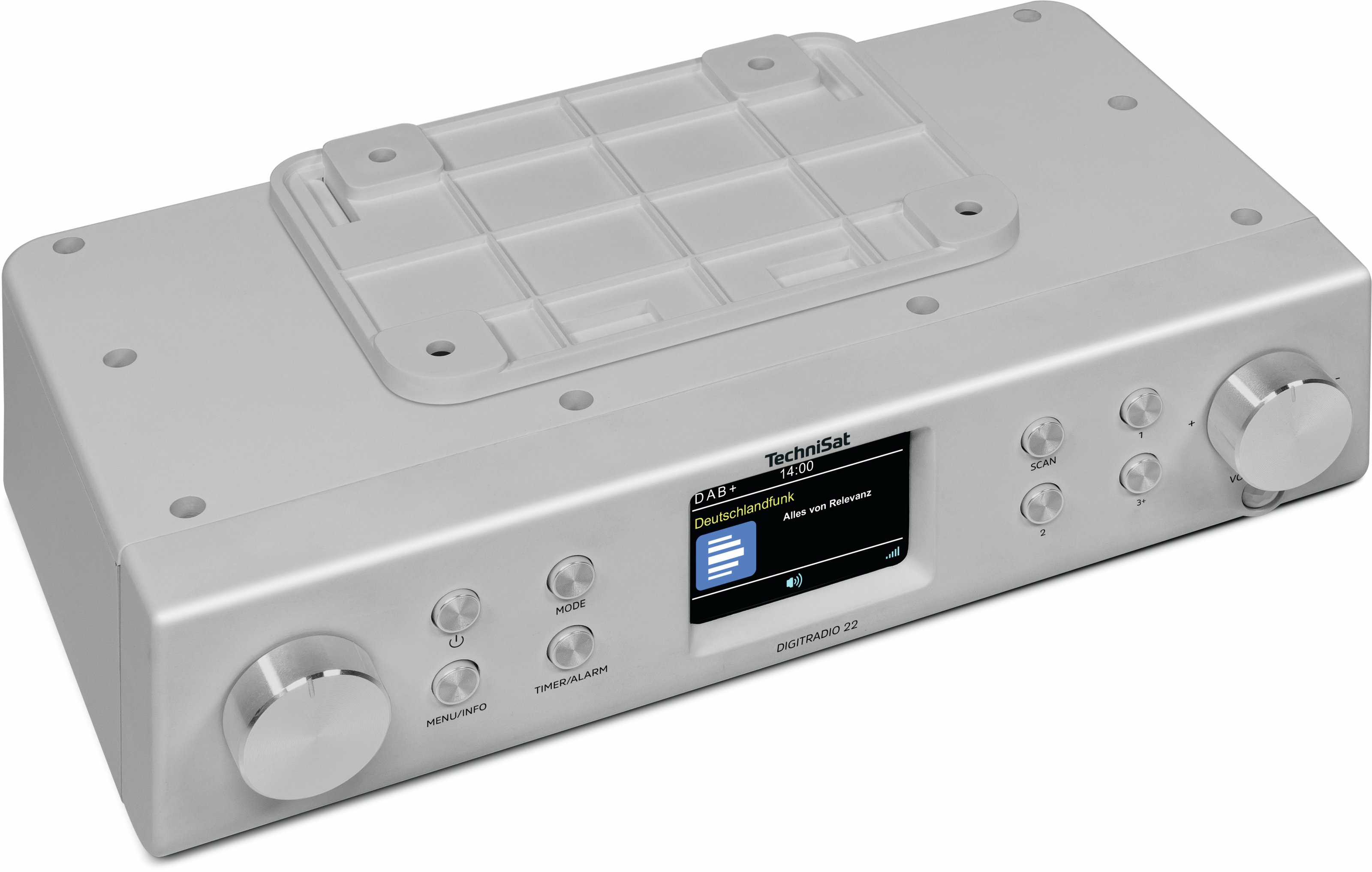 Une radio argentée avec un petit écran et divers boutons, sur fond blanc.