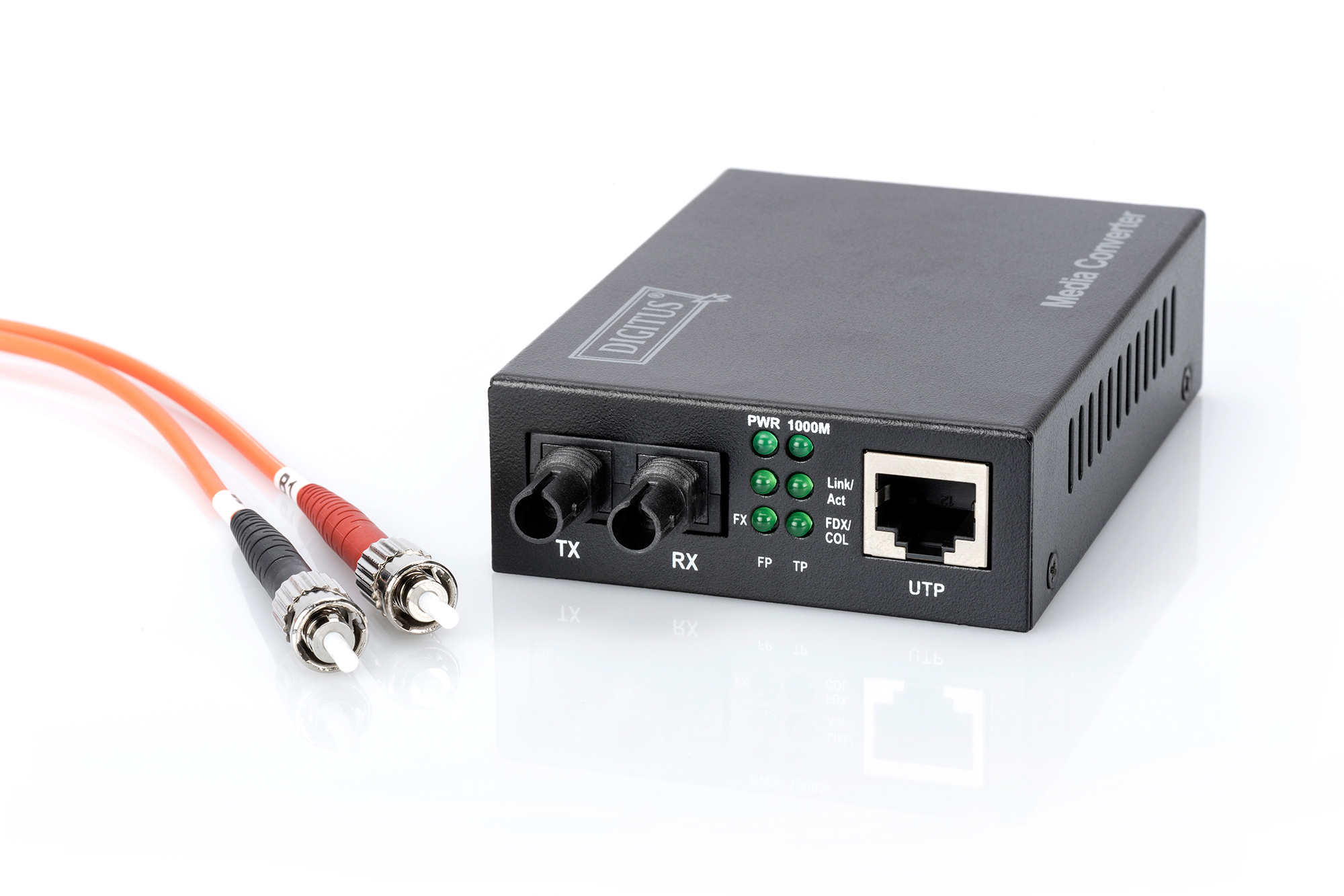 Ein schwarzer Medienkonverter mit Anschlüssen für Glasfaserkabel und ein Ethernet-Kabel.
