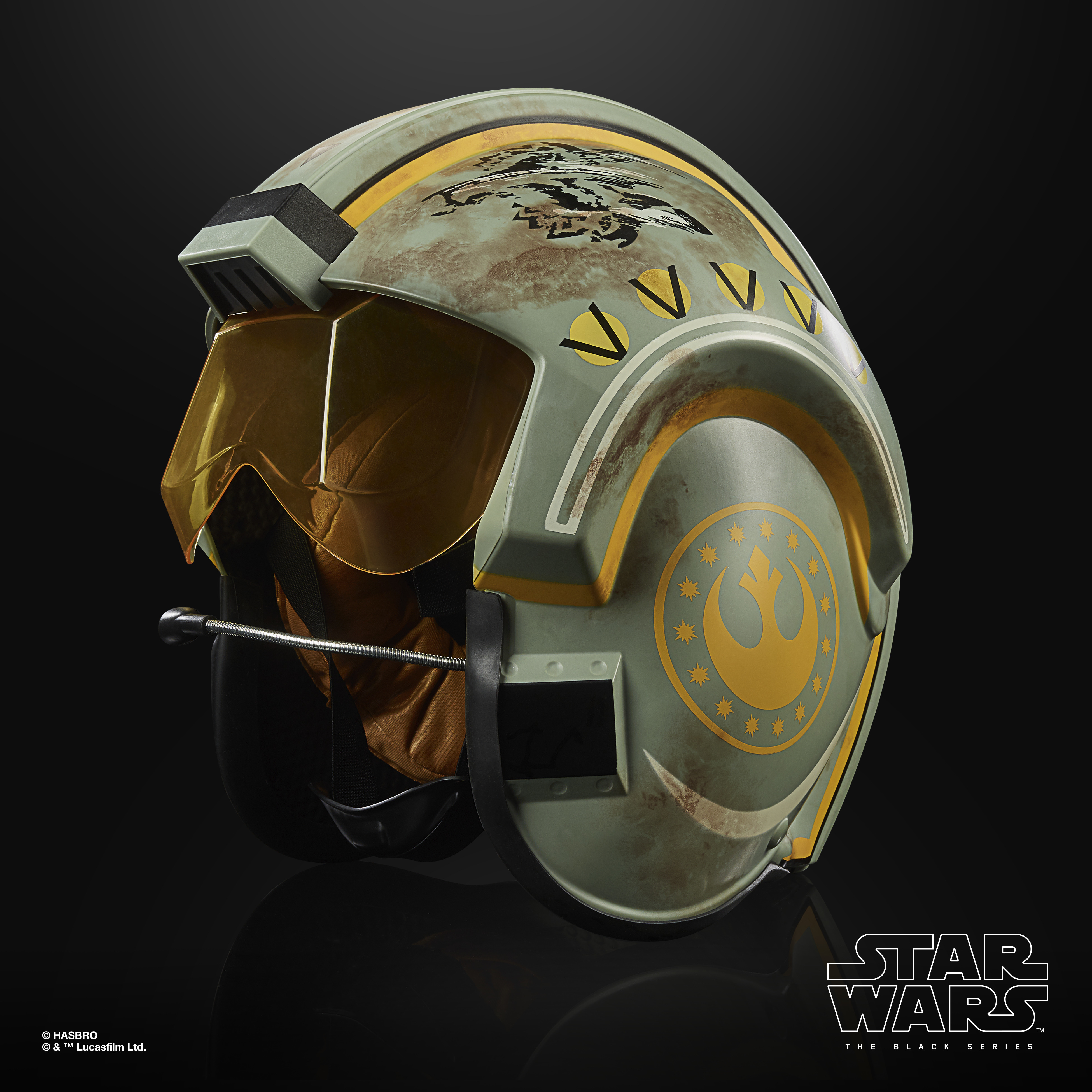 Casco de piloto de Star Wars en verde y amarillo. Símbolo dorado y visor.