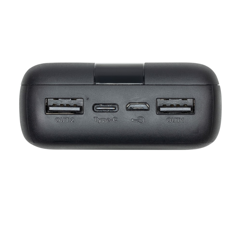 Power bank nero con due porte USB, una porta di tipo C e un indicatore di alimentazione.
