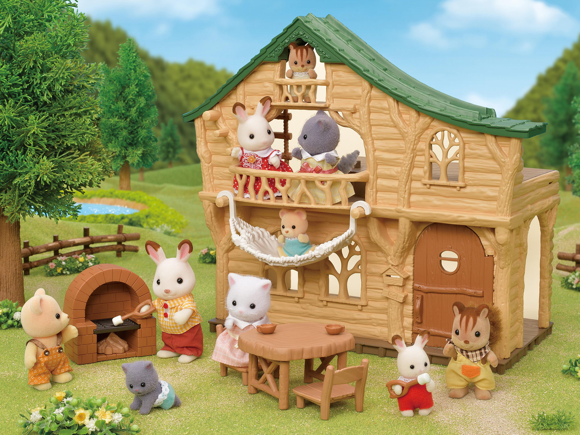 Un diorama de una cabaña de madera con figuras de animales, incluyendo conejos y un oso.