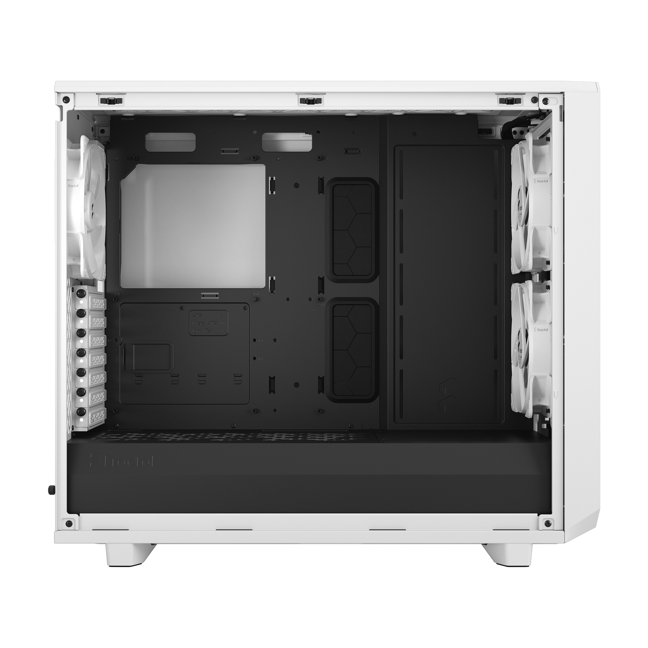 Witte computerkast binnenkant met ventilatoren en open ruimtes. Fractal logo aan de onderkant.