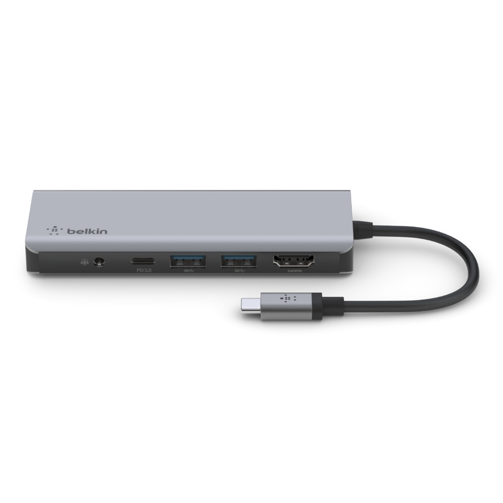 Un hub USB-C Belkin argentato con più porte. Include audio, USB, HDMI e USB-C. Cavo nero collegato.