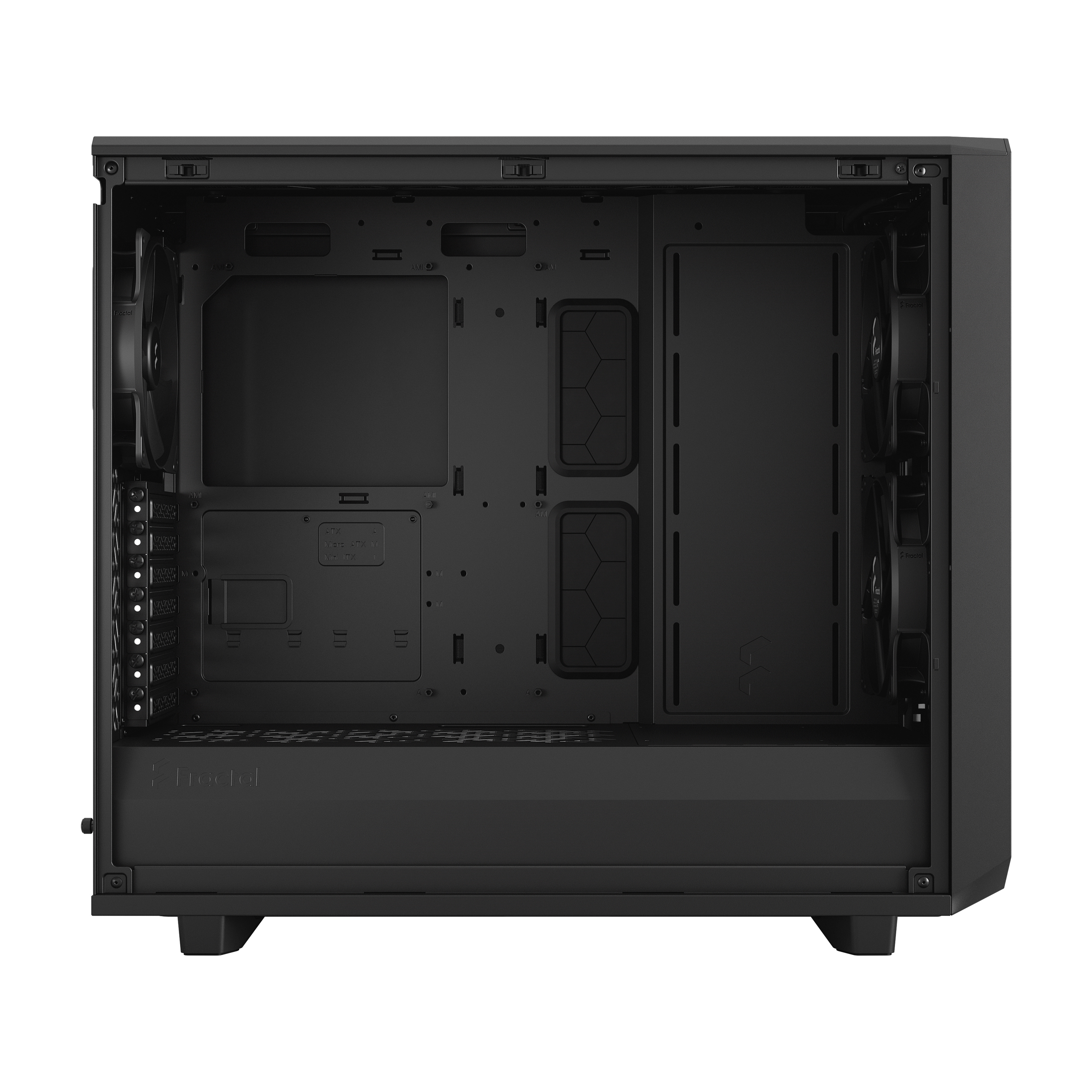 Interno di un case per computer nero. Design pulito. Supporti per ventole e aperture. Logo Fractal Design visibile.