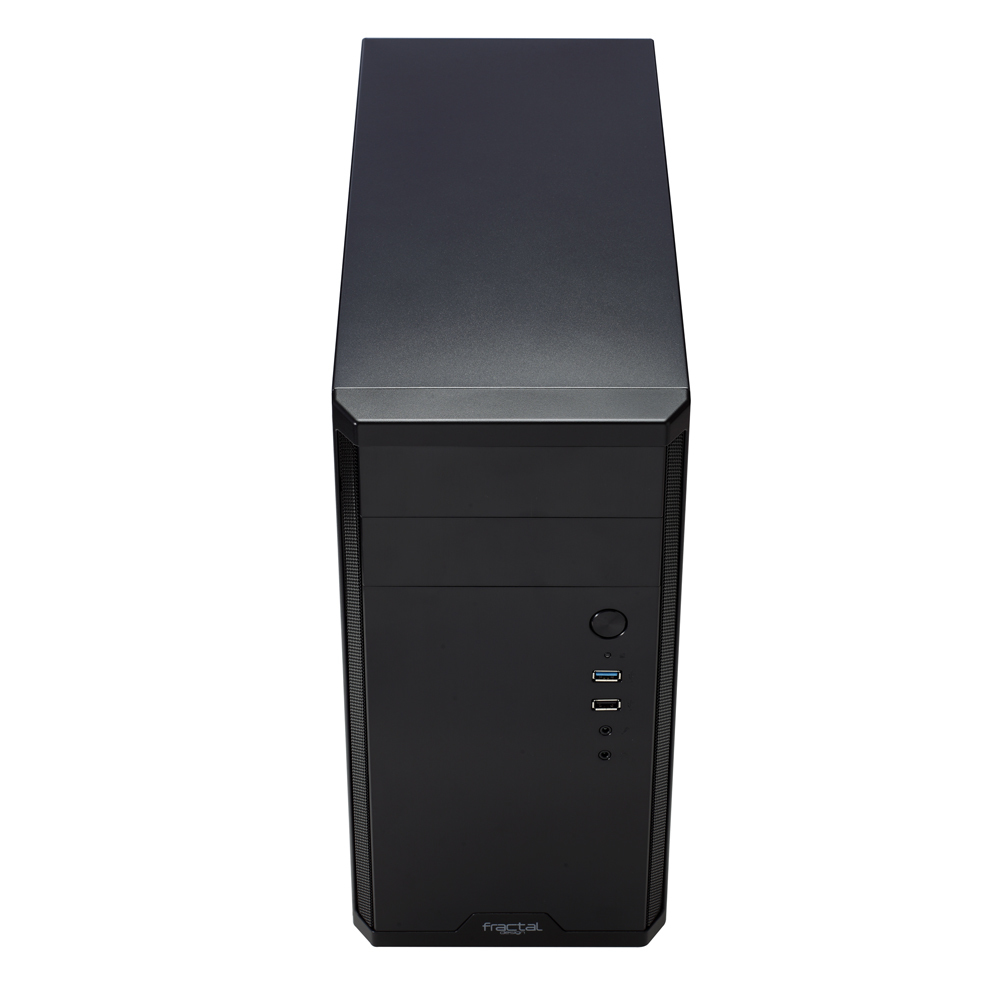 Vista dall'alto di un case PC nero. Presenta un design semplice con un pulsante di accensione e porte USB.